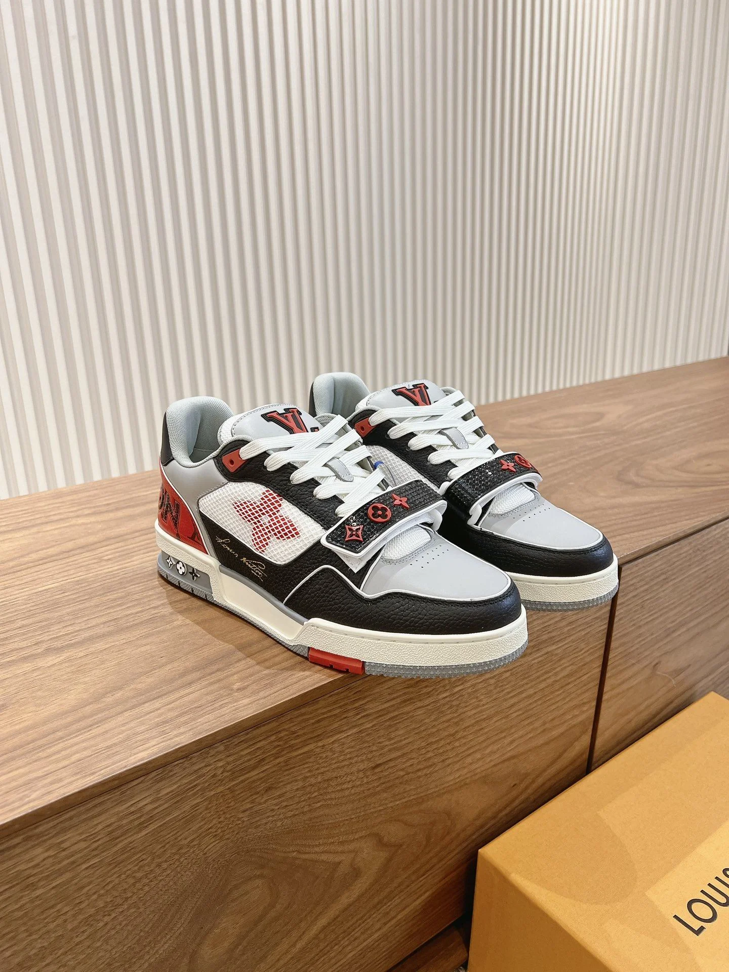 Louis Vuitton Trainer Sneaker BestValue 31450