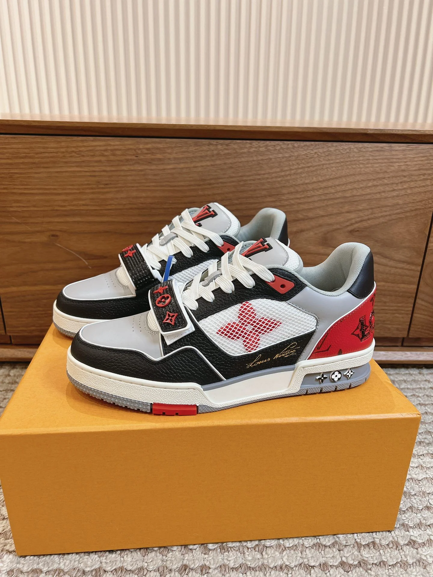 Louis Vuitton Trainer Sneaker BestValue 31450