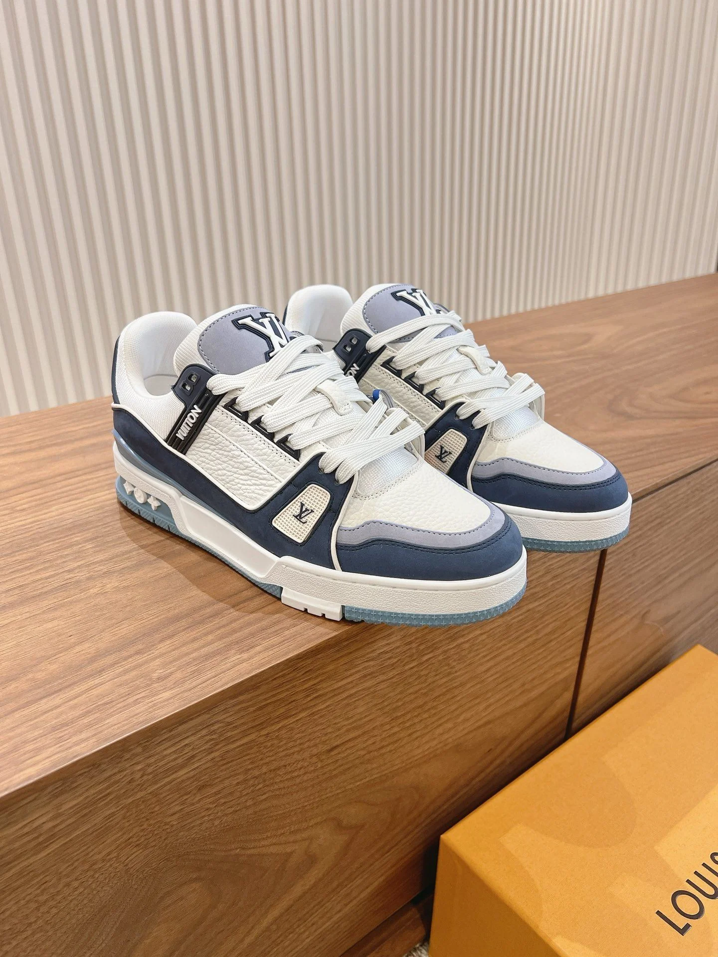 SmartChoice Louis Vuitton Trainer Sneaker 31444