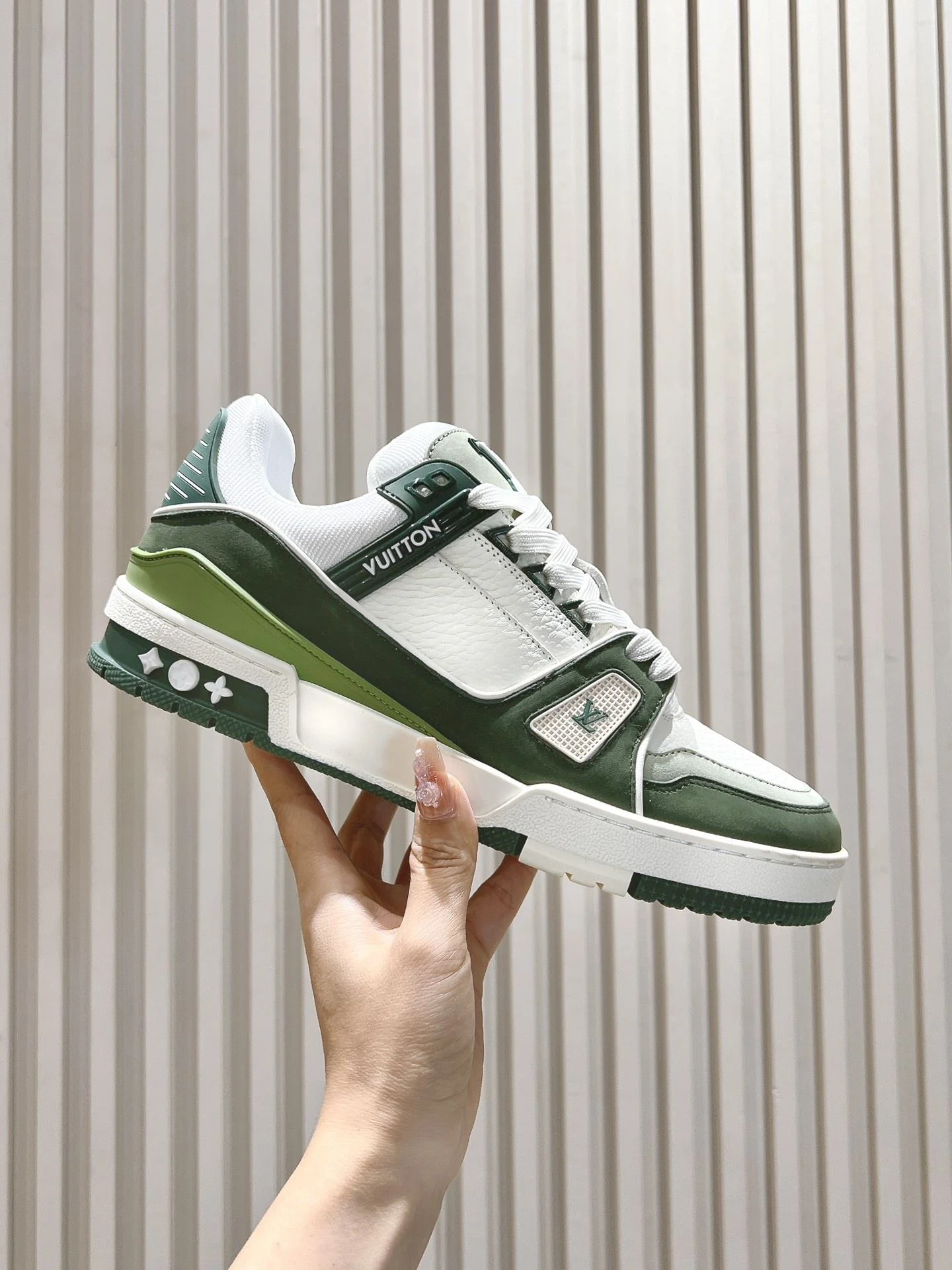 Timeless Louis Vuitton Trainer Sneaker 31445