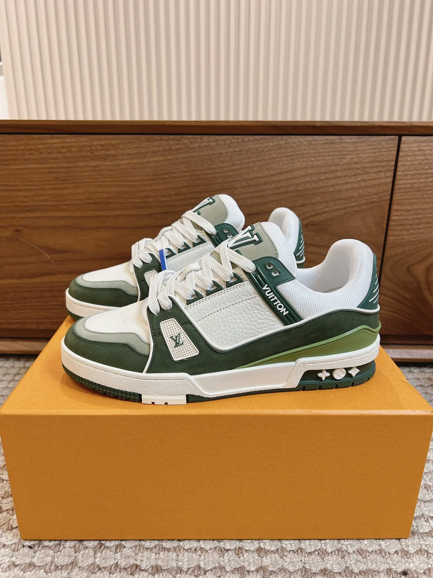 Timeless Louis Vuitton Trainer Sneaker 31445