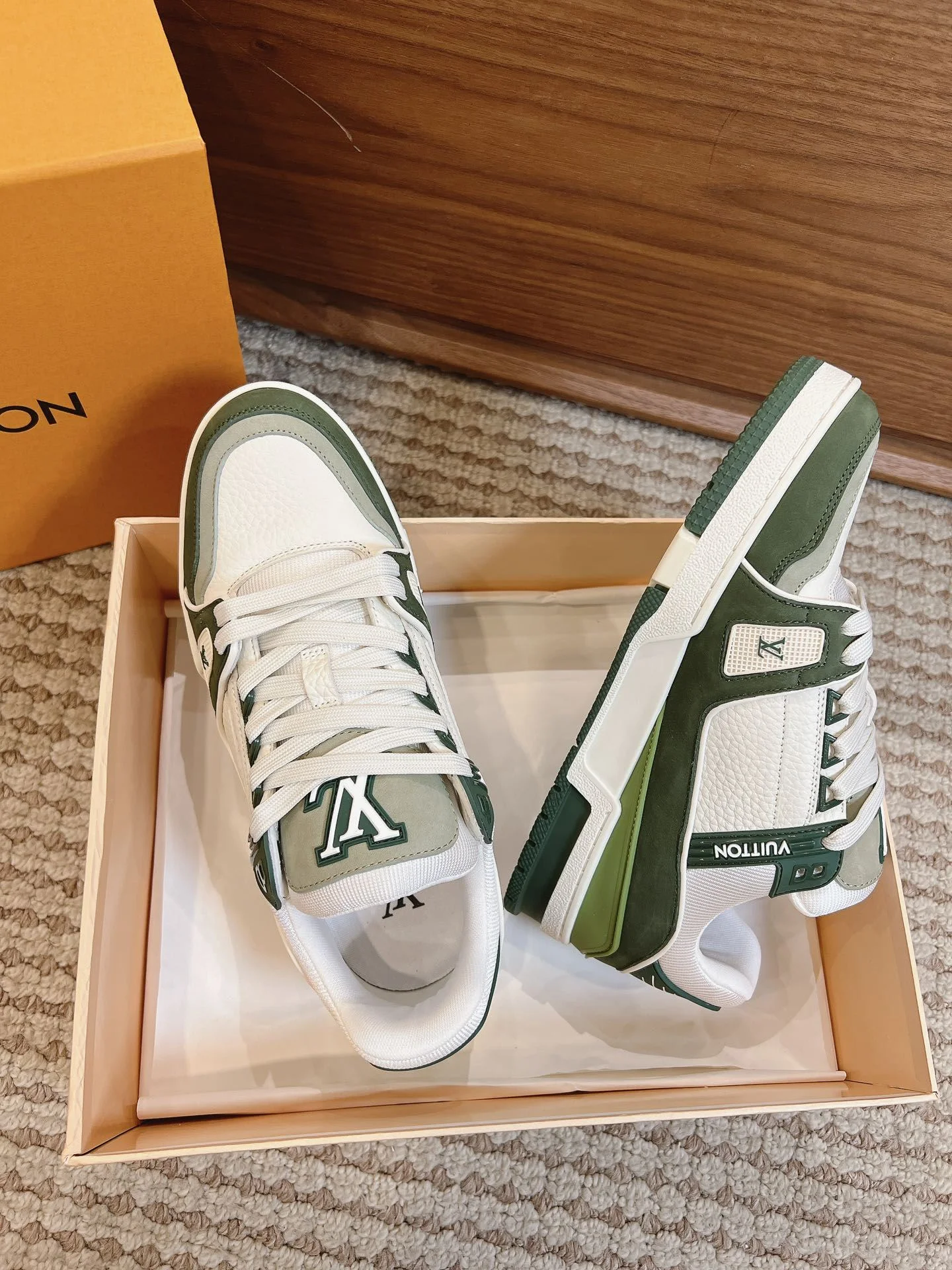 Timeless Louis Vuitton Trainer Sneaker 31445