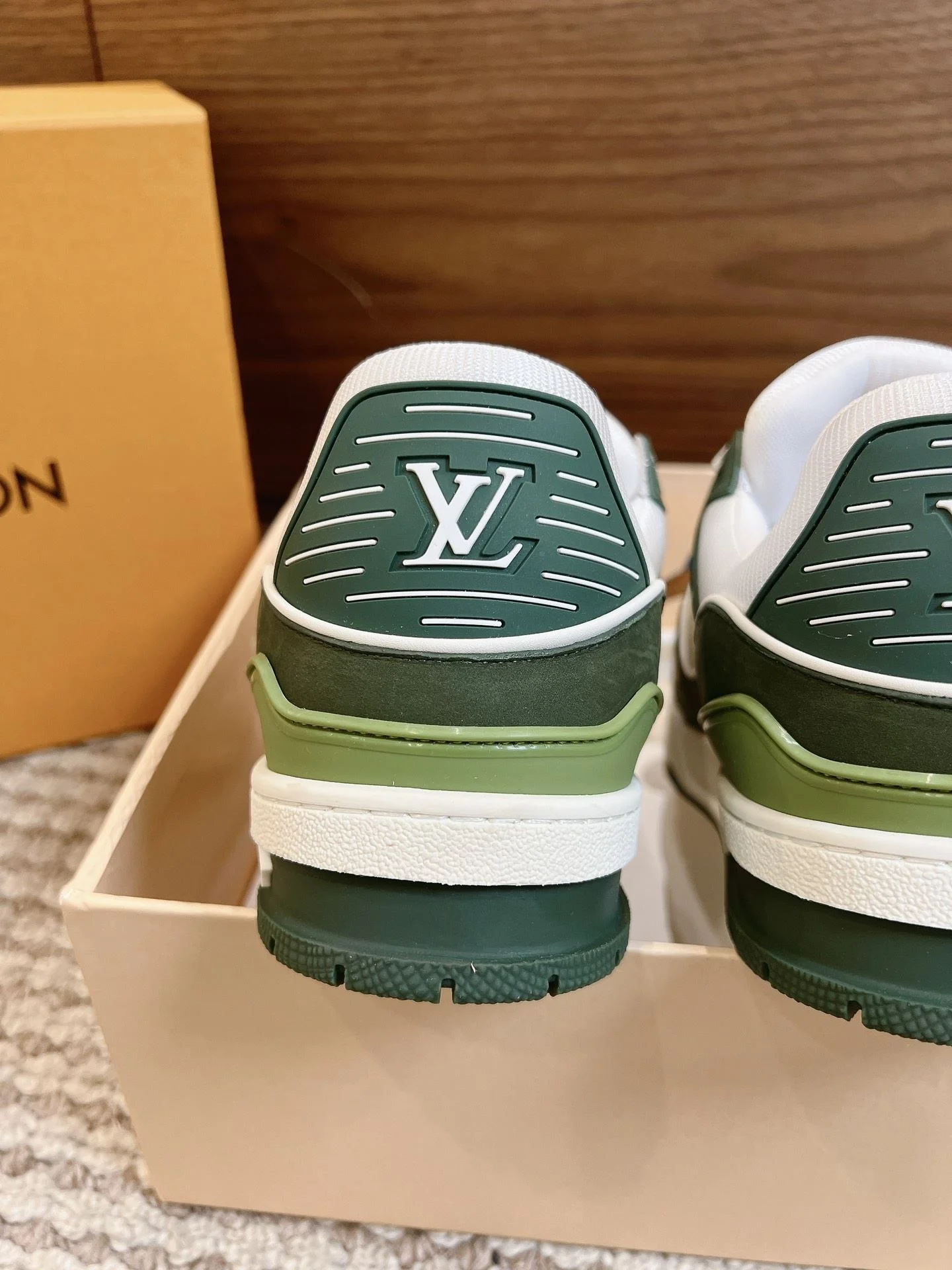 Timeless Louis Vuitton Trainer Sneaker 31445