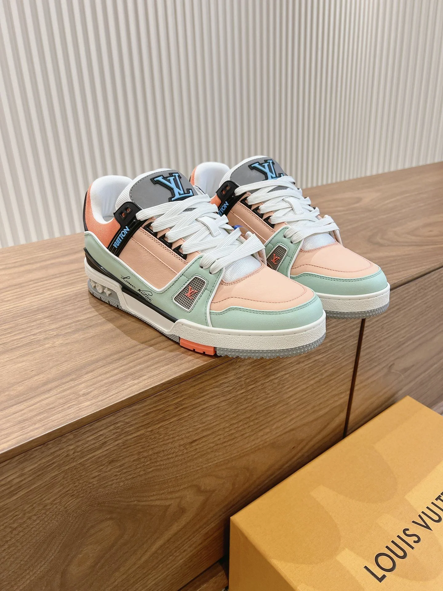 Louis Vuitton Trainer Sneaker Lightweight 31441