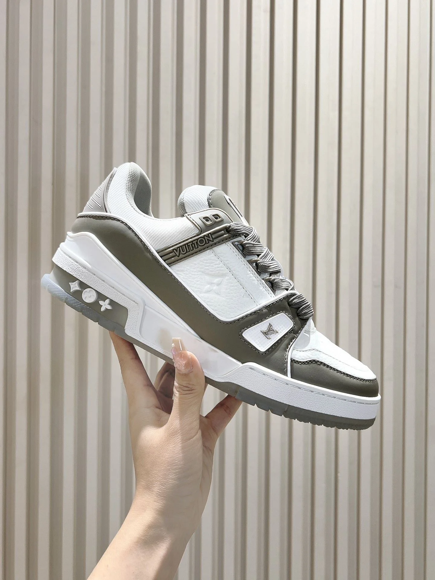 Louis Vuitton Trainer Sneaker Versatile 31440