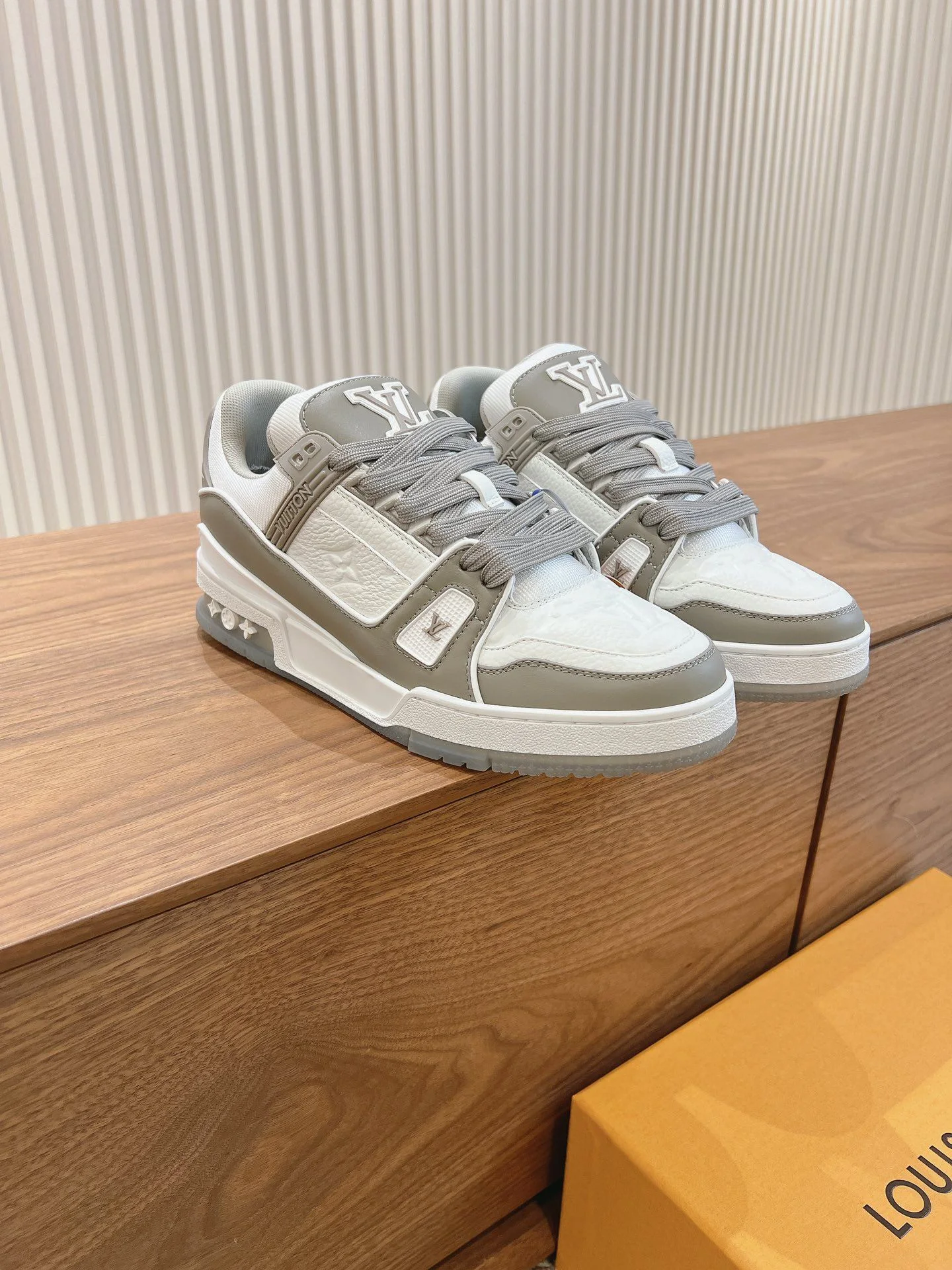 Louis Vuitton Trainer Sneaker Versatile 31440