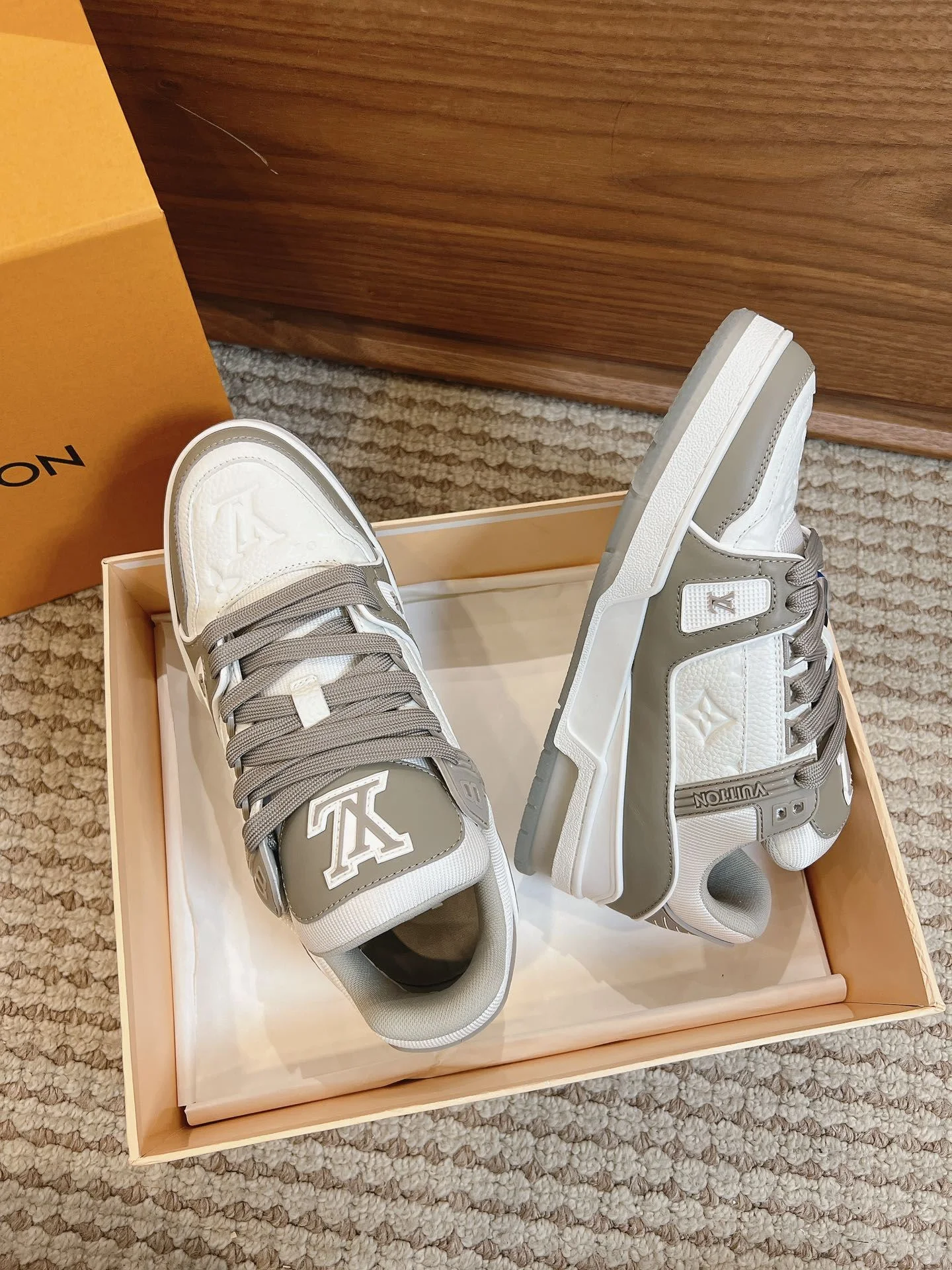 Louis Vuitton Trainer Sneaker Versatile 31440