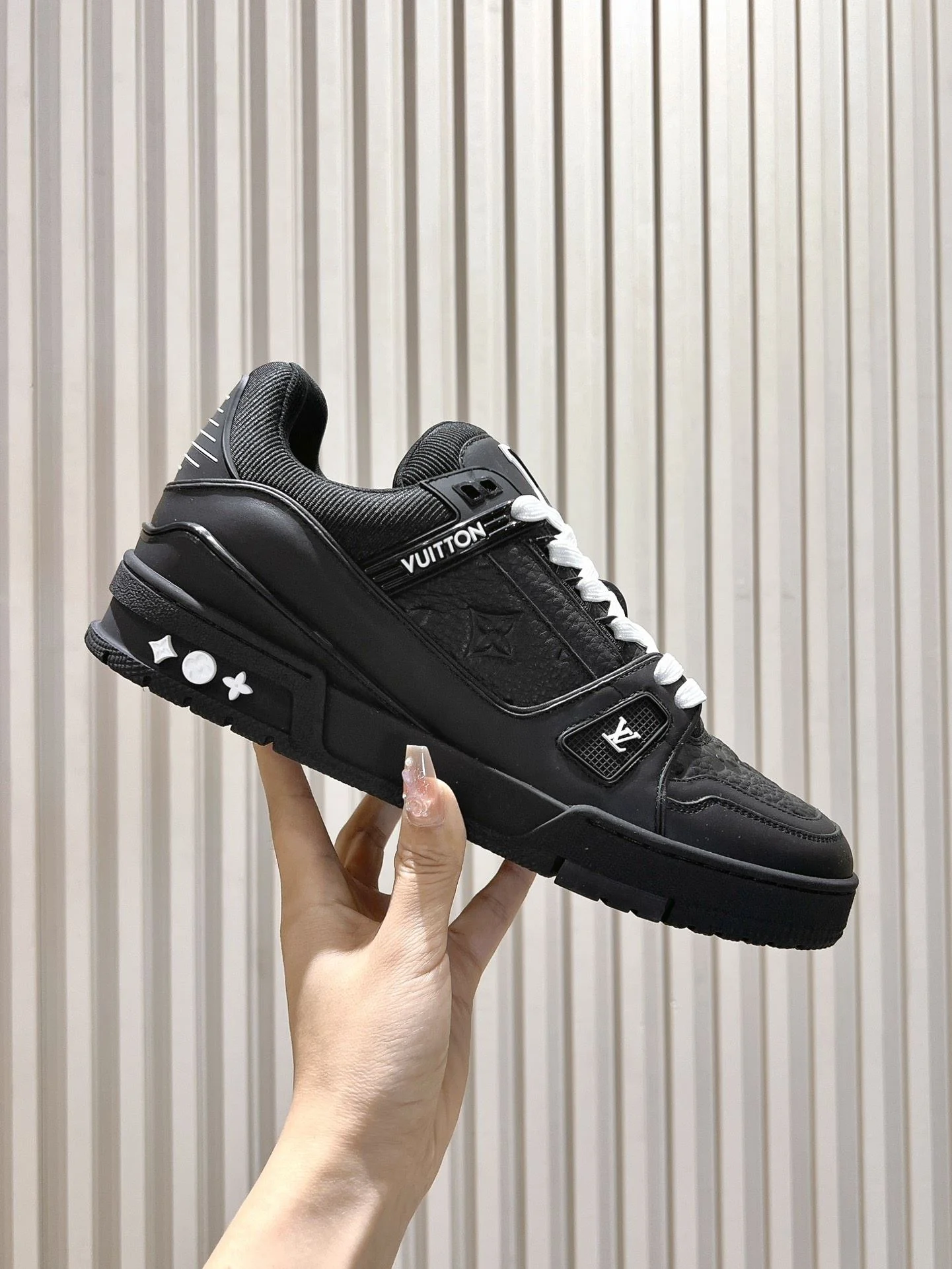 Louis Vuitton Trainer Sneaker FashionForward 31437