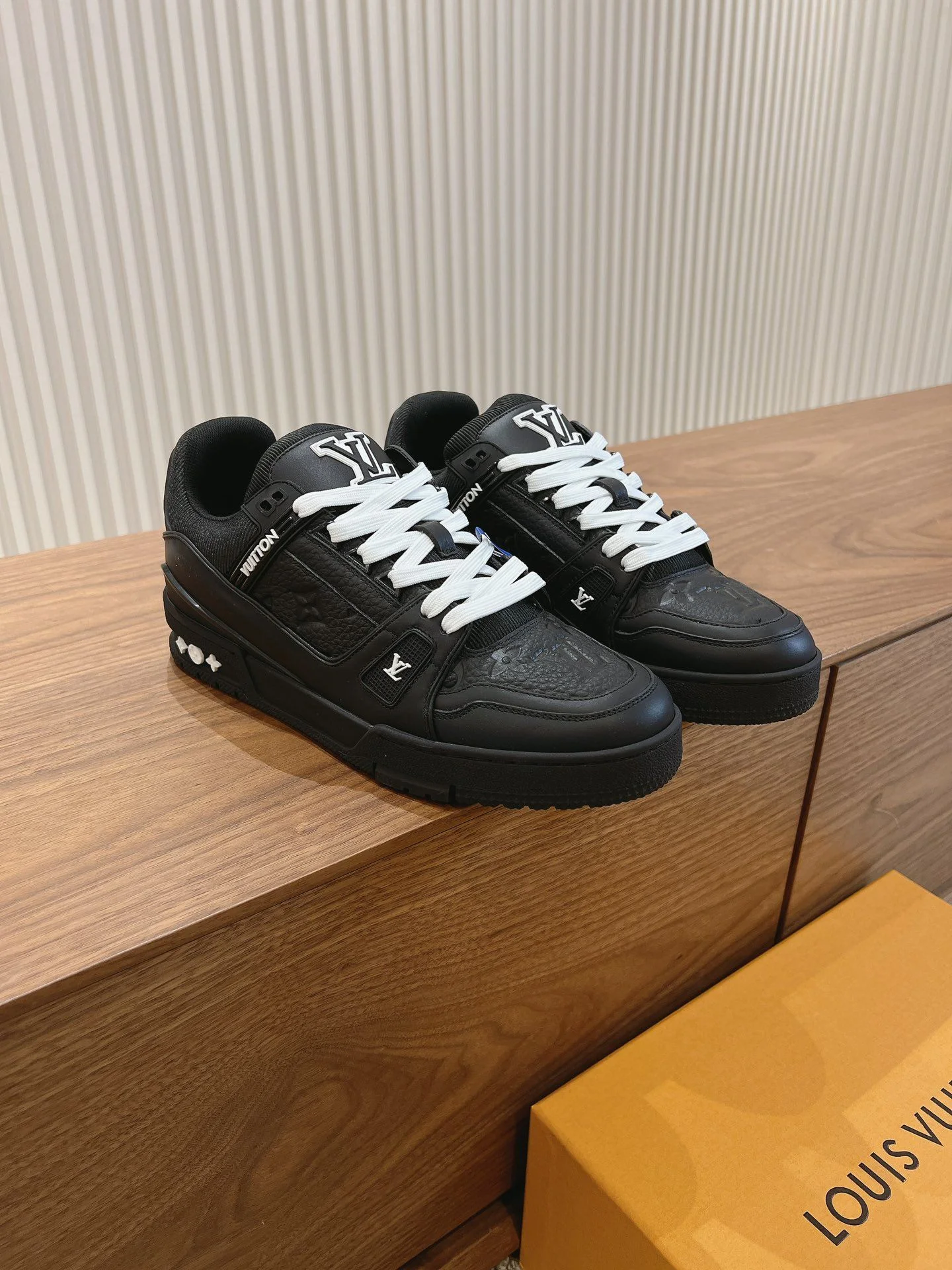 Louis Vuitton Trainer Sneaker FashionForward 31437