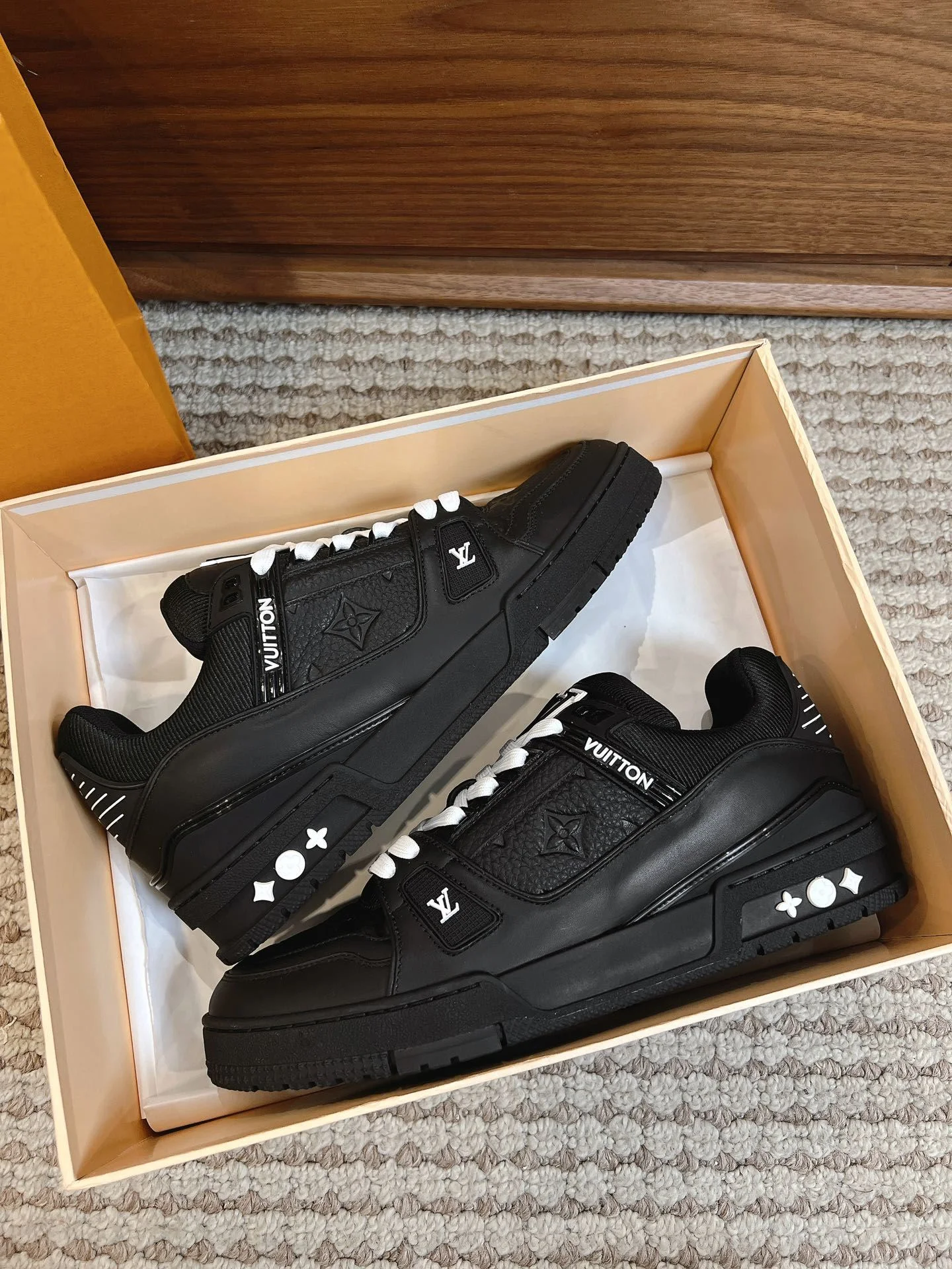 Louis Vuitton Trainer Sneaker FashionForward 31437