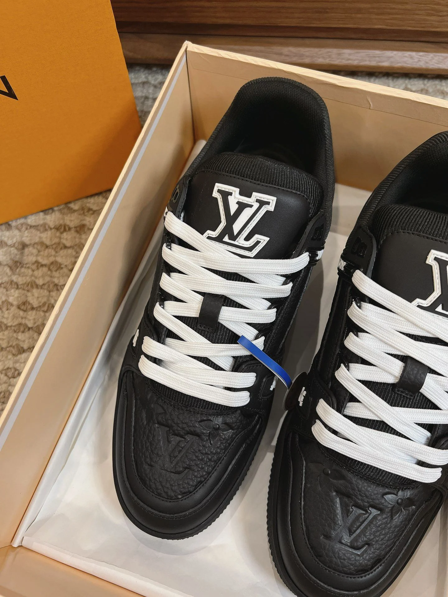 Louis Vuitton Trainer Sneaker FashionForward 31437
