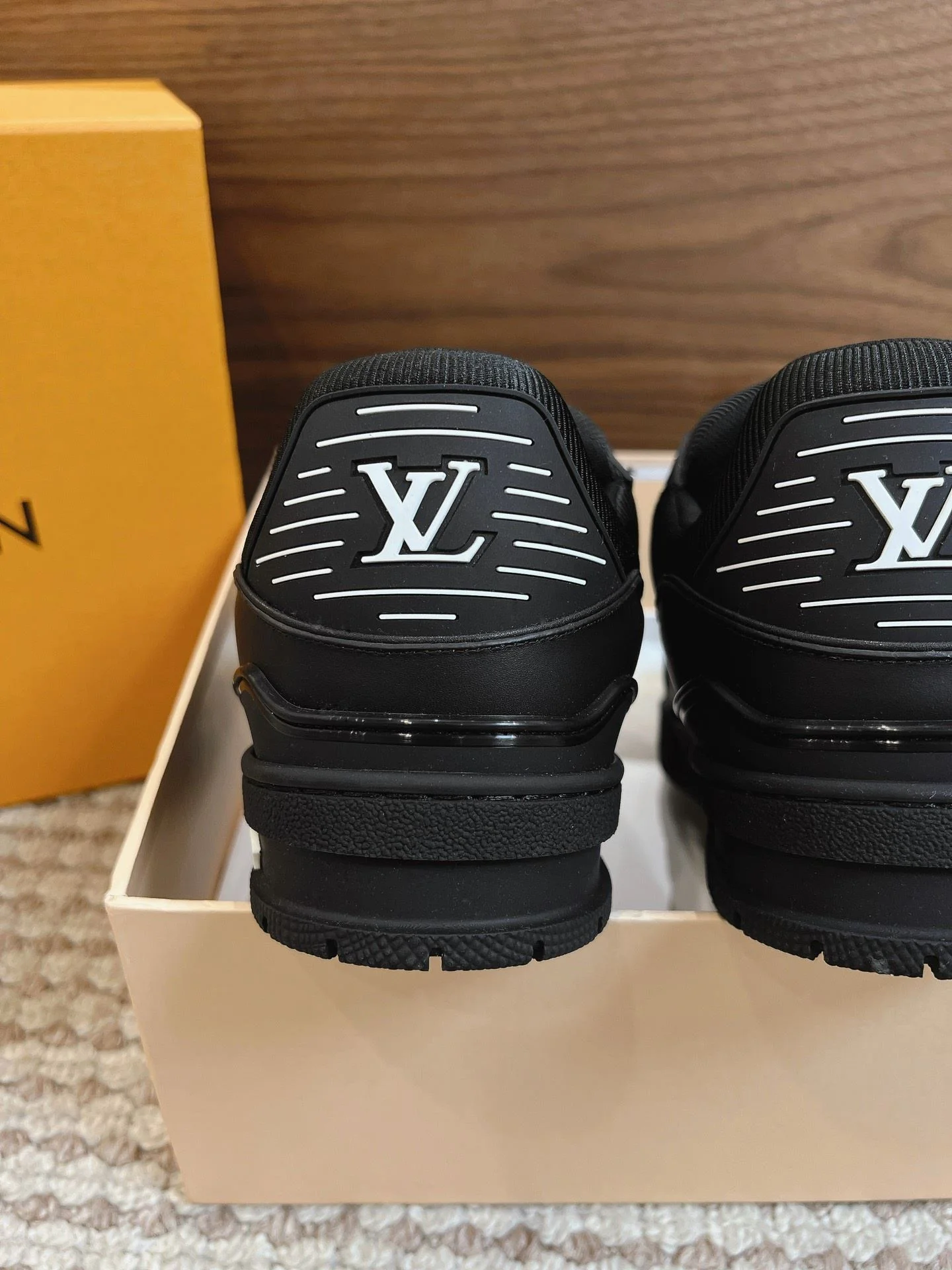 Louis Vuitton Trainer Sneaker FashionForward 31437