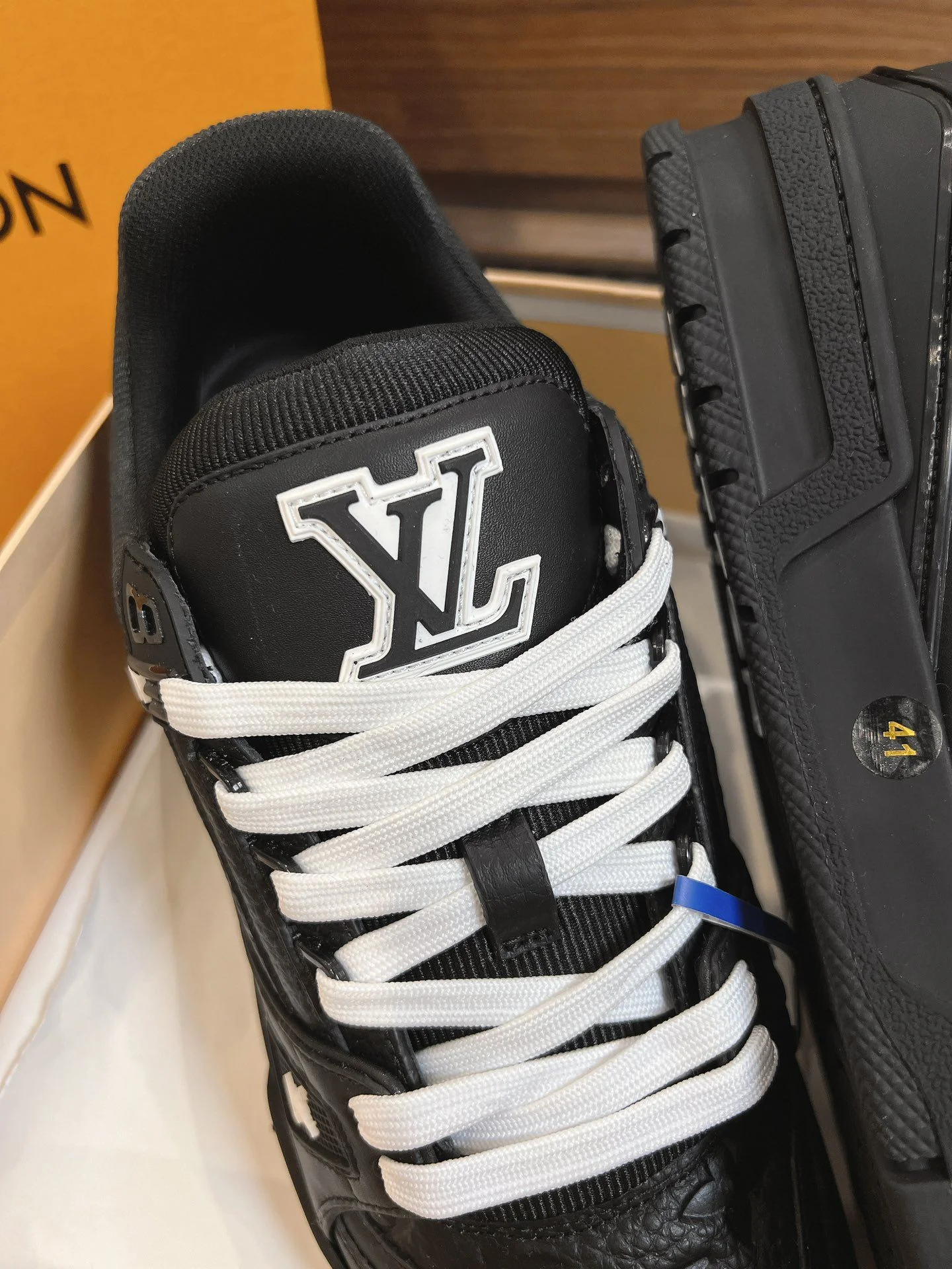 Louis Vuitton Trainer Sneaker FashionForward 31437