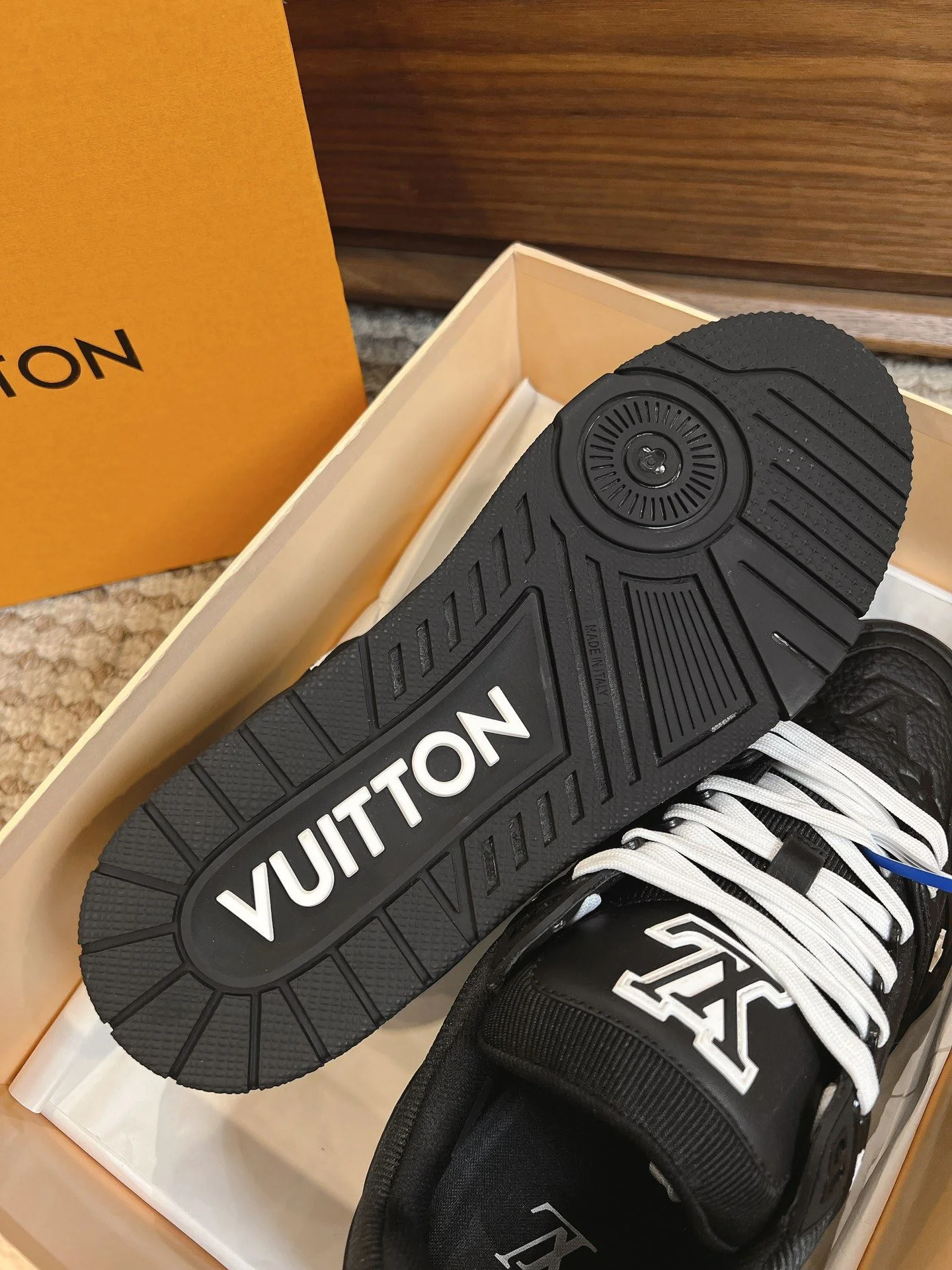 Louis Vuitton Trainer Sneaker FashionForward 31437