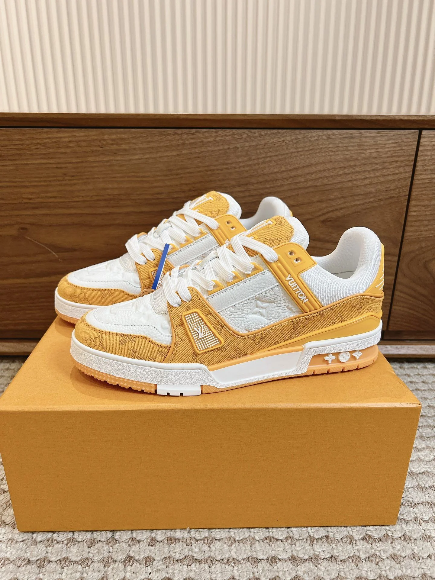 Timeless Louis Vuitton Trainer Sneaker 31419