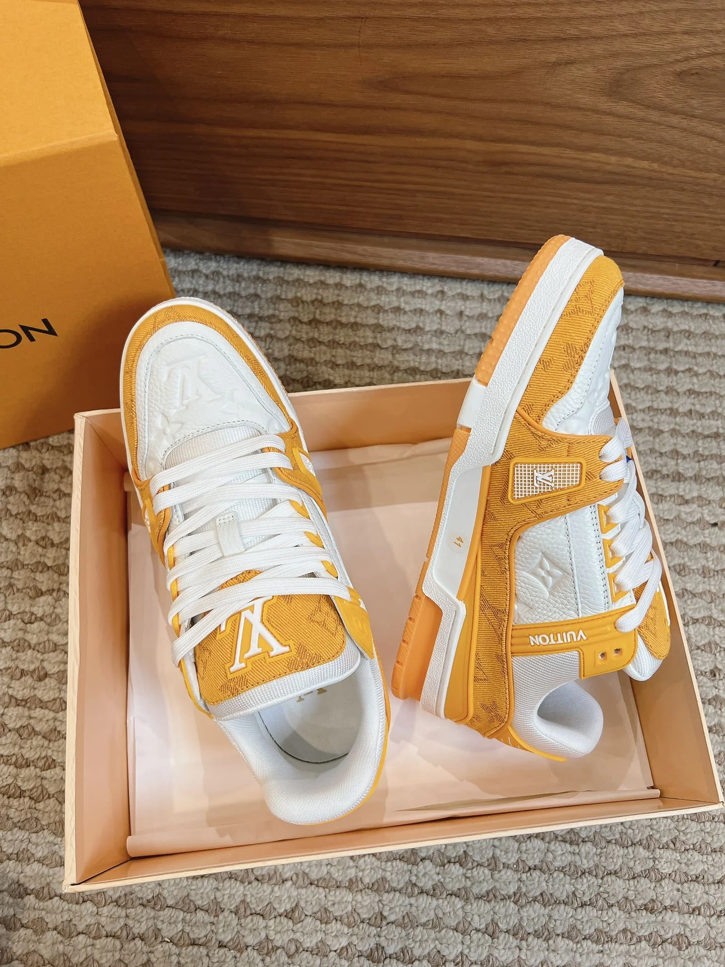 Timeless Louis Vuitton Trainer Sneaker 31419