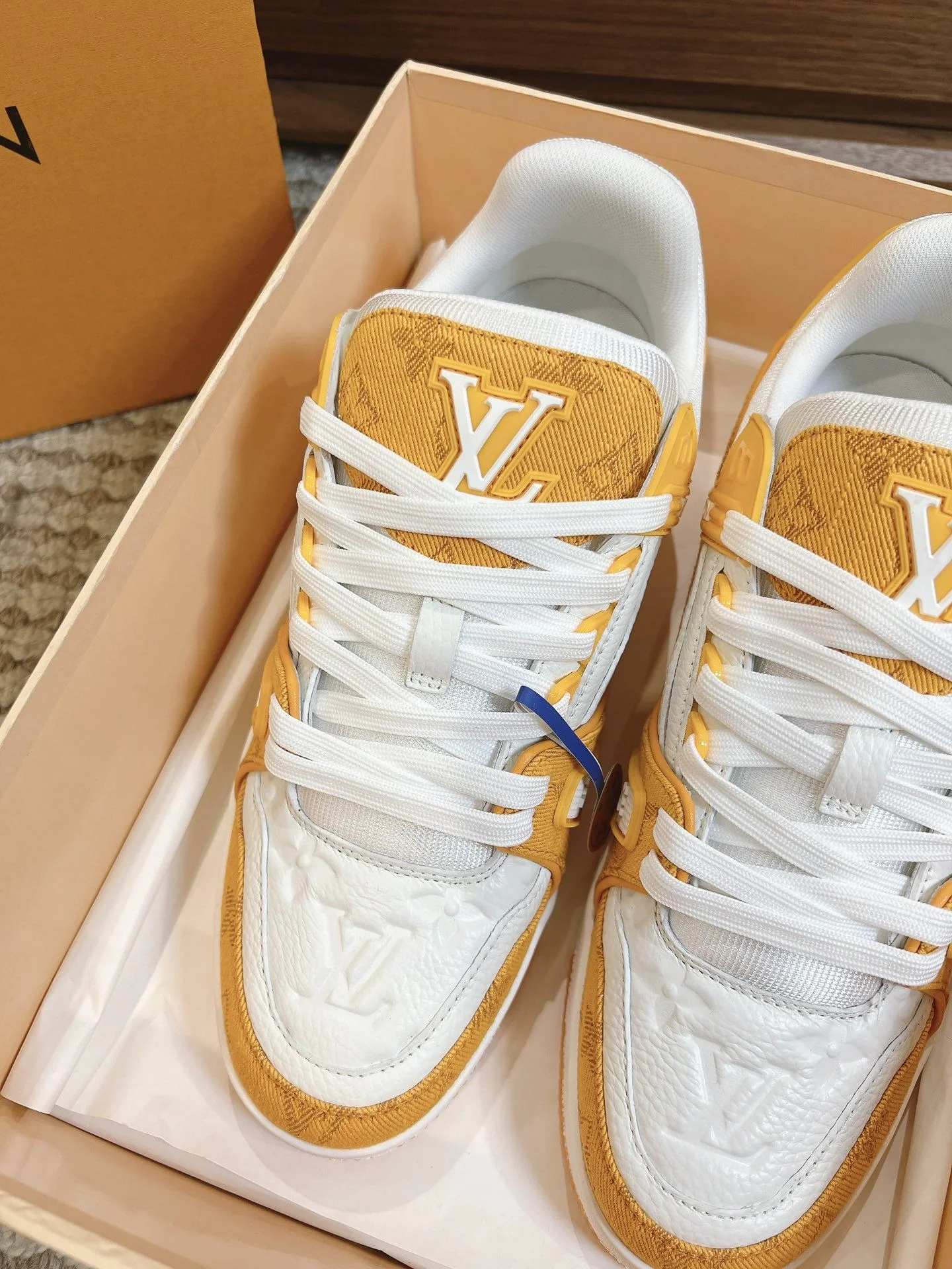 Timeless Louis Vuitton Trainer Sneaker 31419