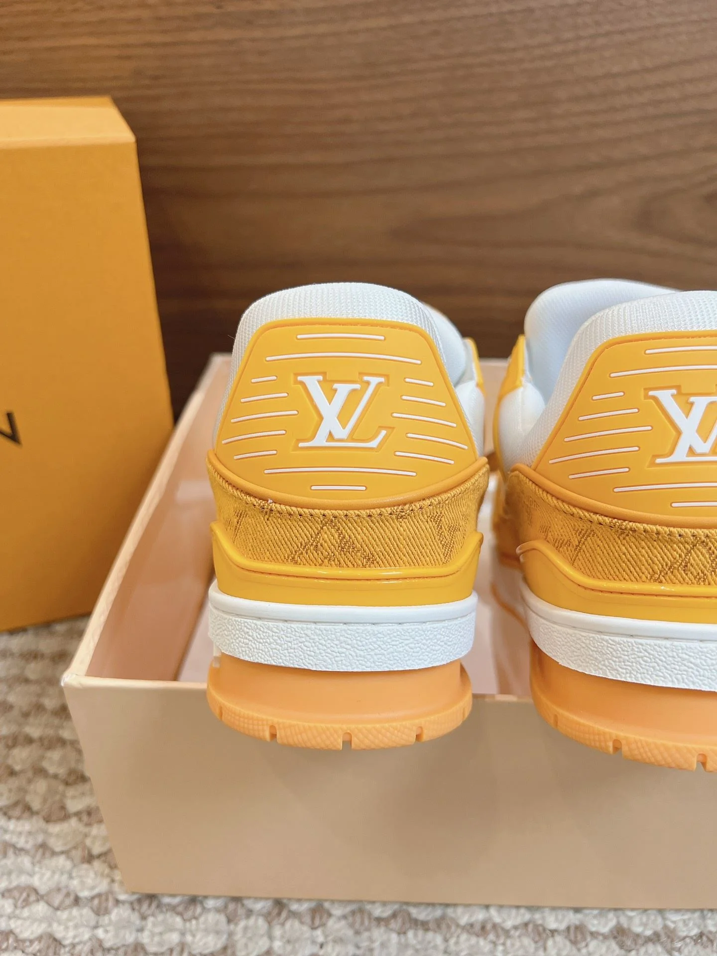 Timeless Louis Vuitton Trainer Sneaker 31419