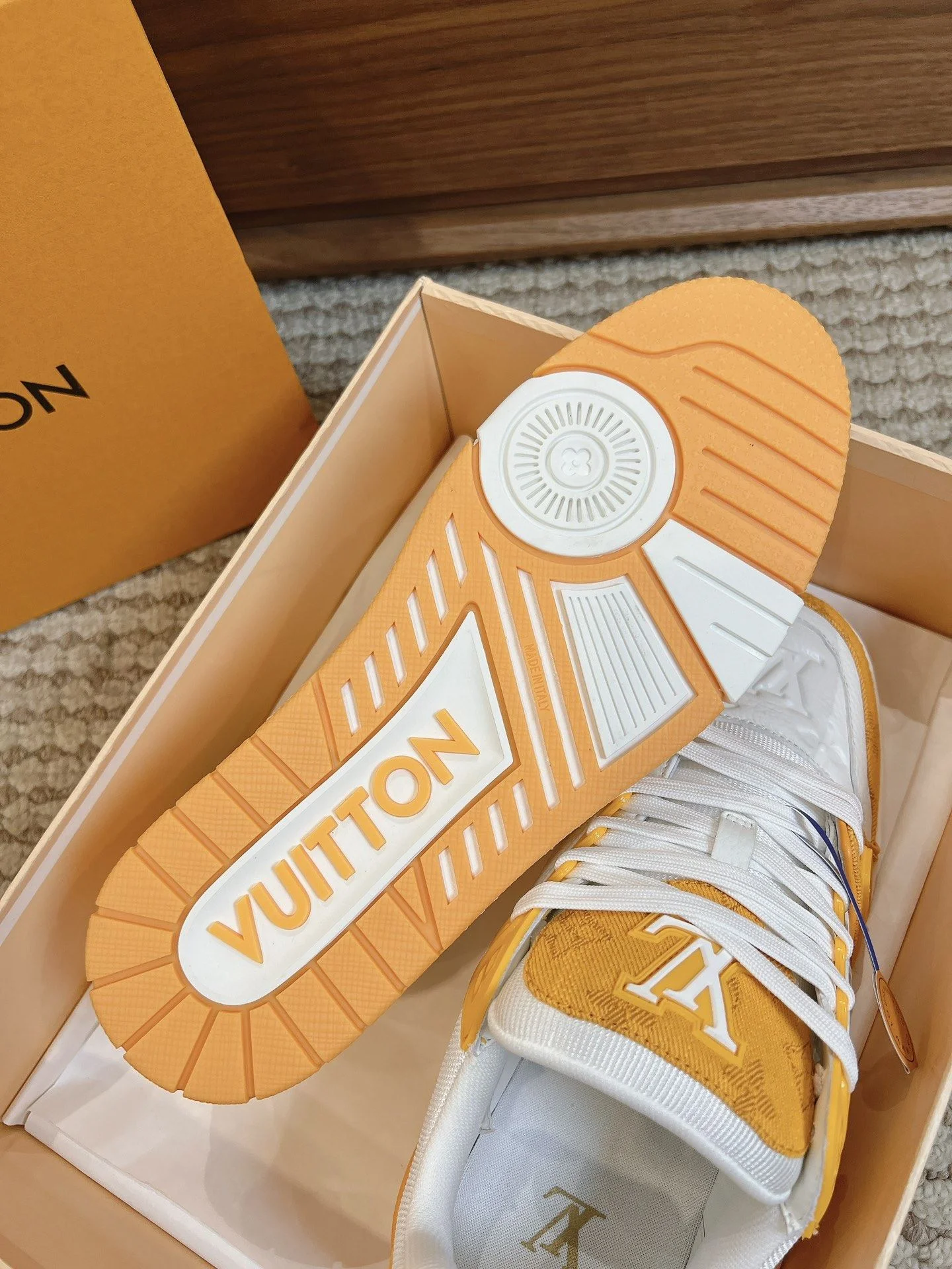 Timeless Louis Vuitton Trainer Sneaker 31419