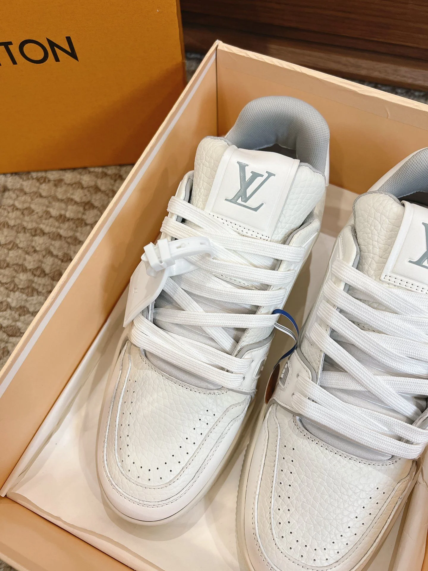 Louis Vuitton Trainer Sneaker TimelessDesign 31417