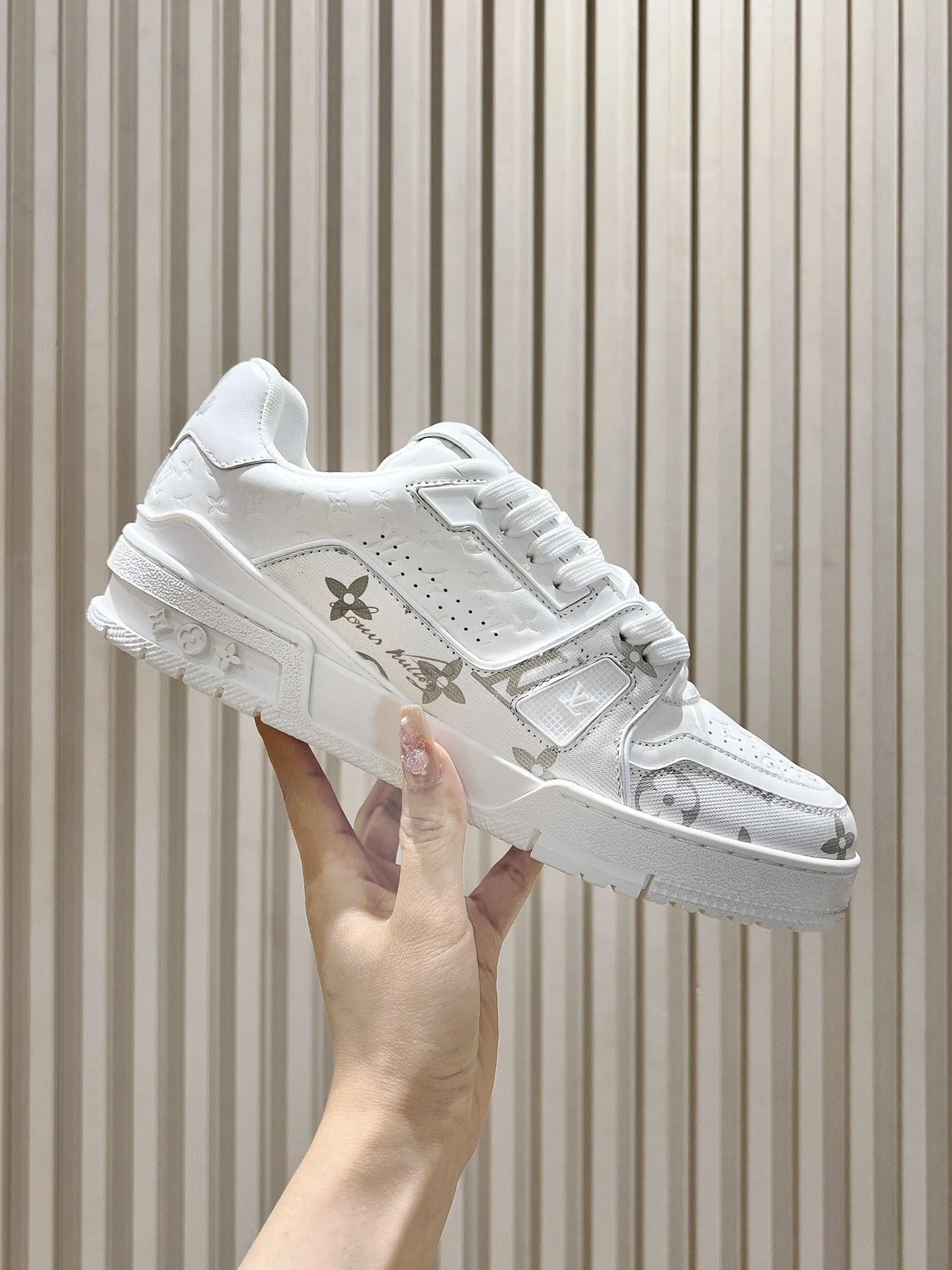 Louis Vuitton Trainer Sneaker Original 31422