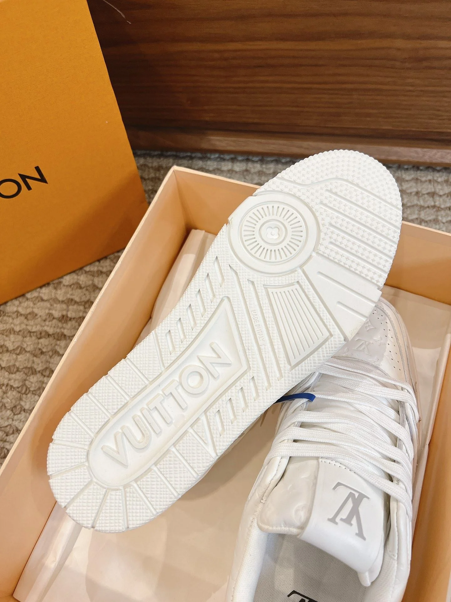 Louis Vuitton Trainer Sneaker Original 31422