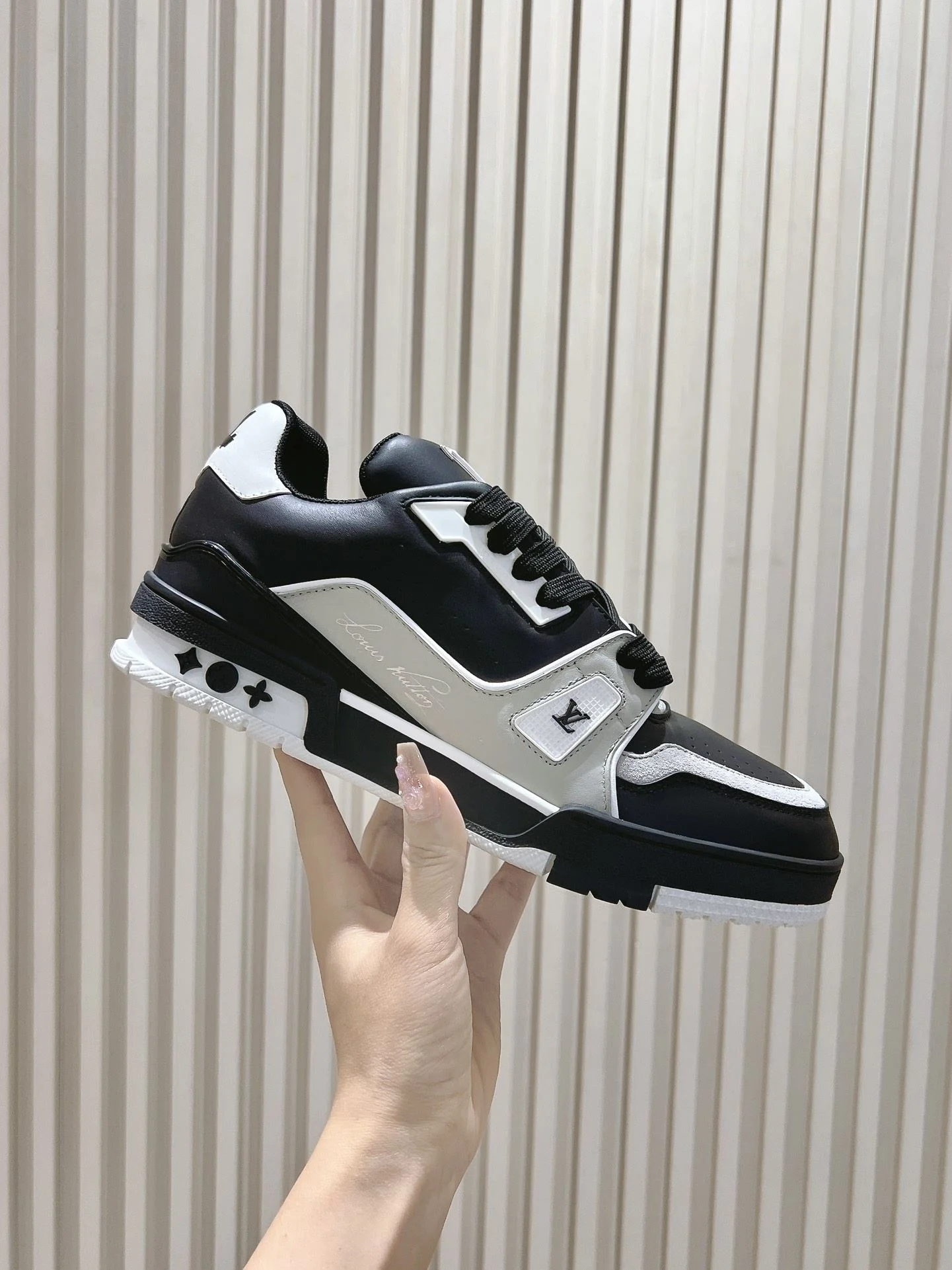 DailyWear Louis Vuitton Trainer Sneaker 31427