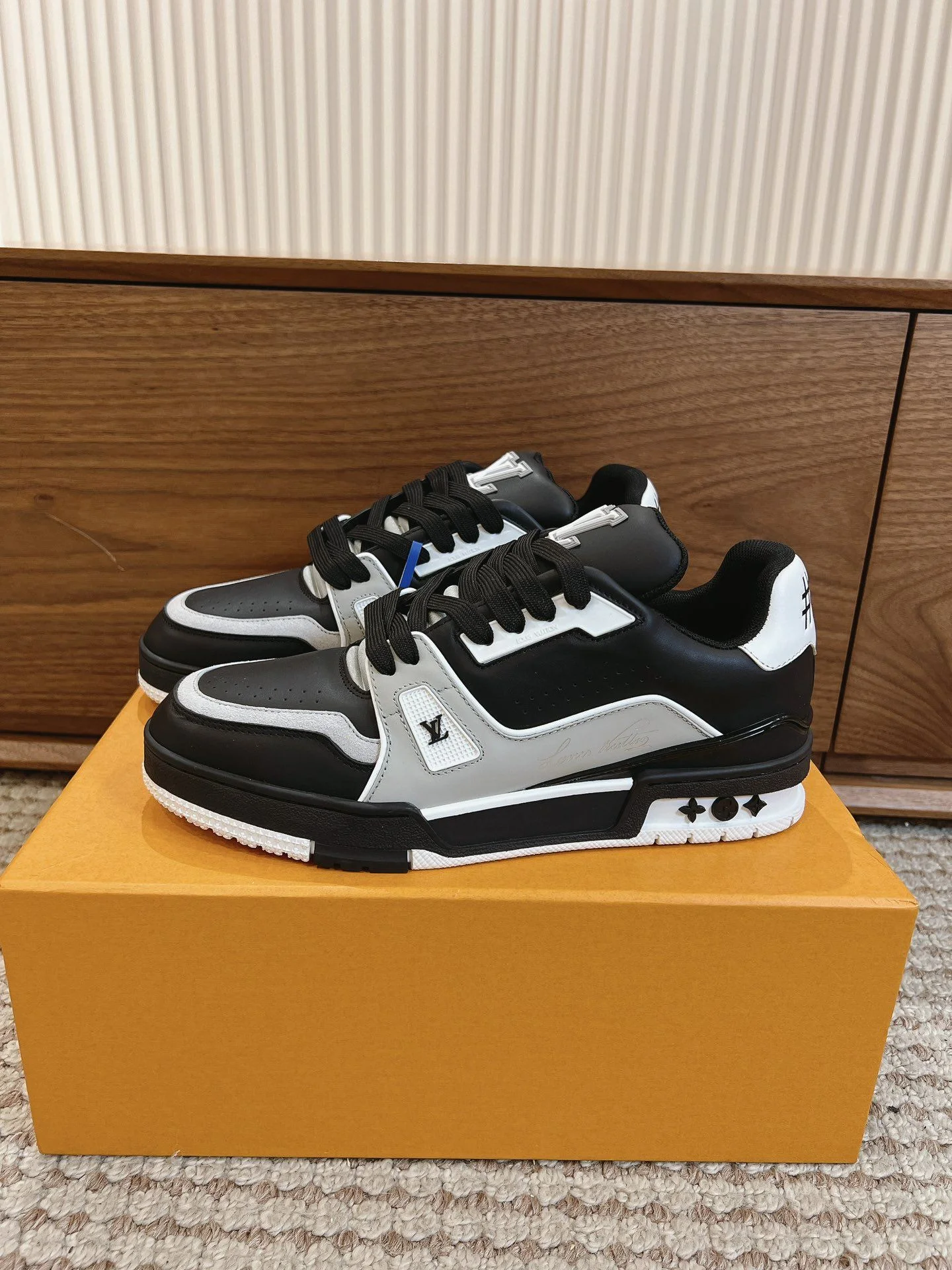 DailyWear Louis Vuitton Trainer Sneaker 31427