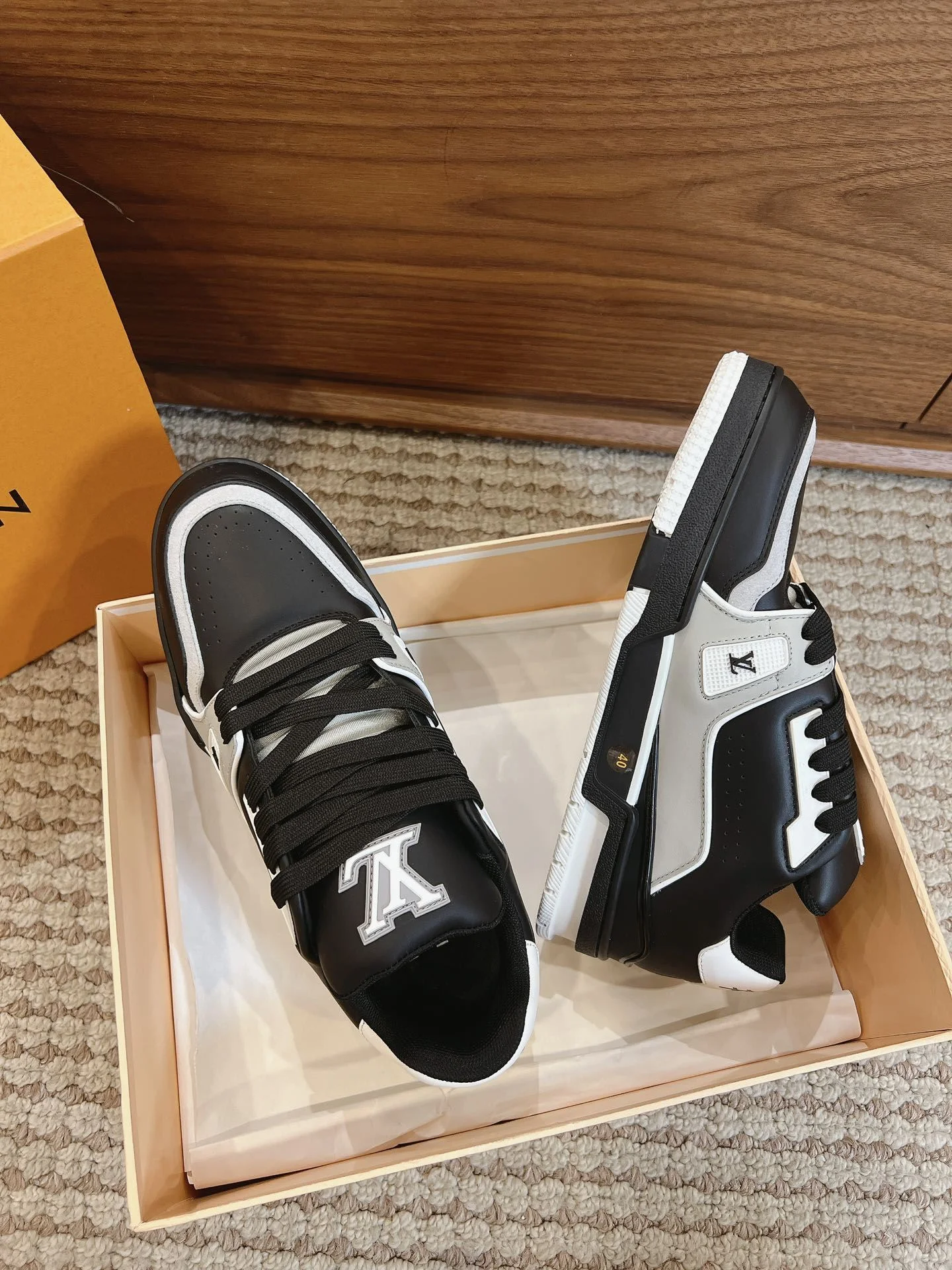 DailyWear Louis Vuitton Trainer Sneaker 31427