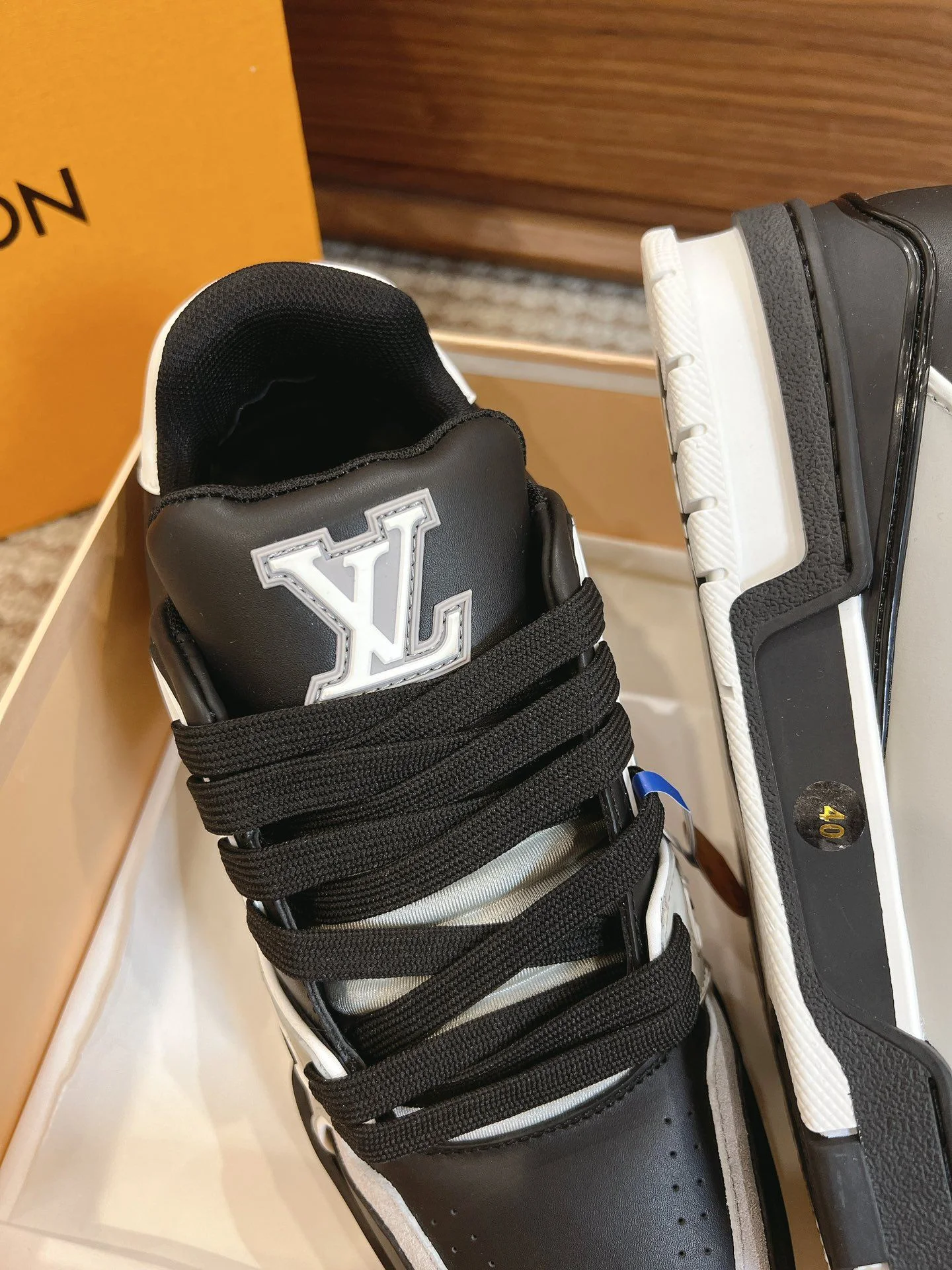 DailyWear Louis Vuitton Trainer Sneaker 31427
