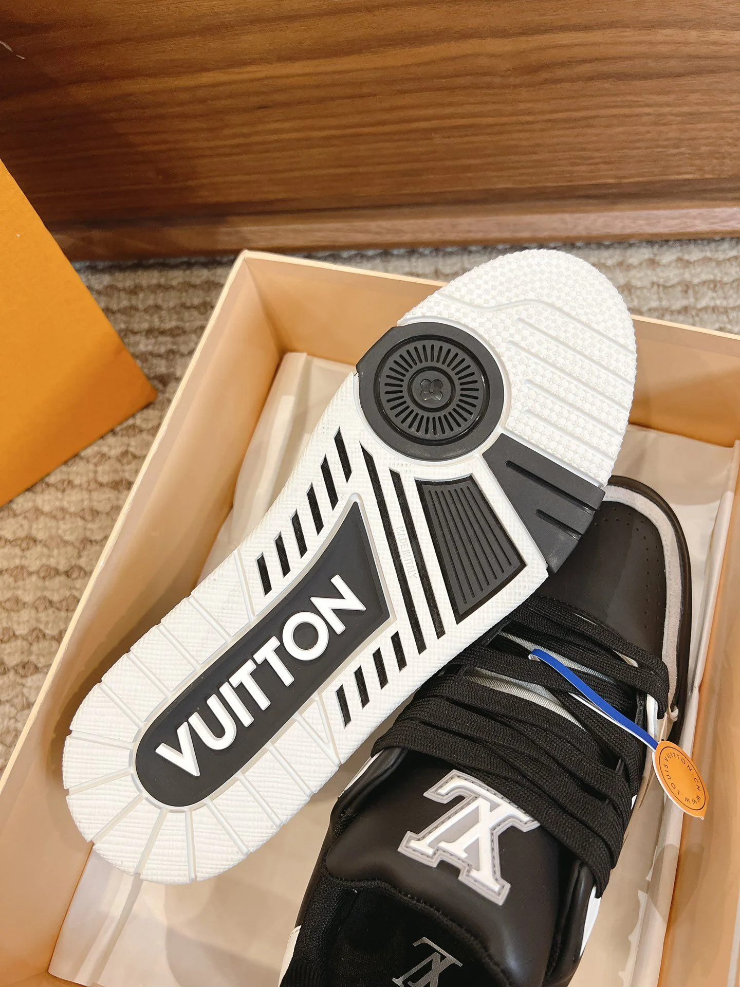 DailyWear Louis Vuitton Trainer Sneaker 31427