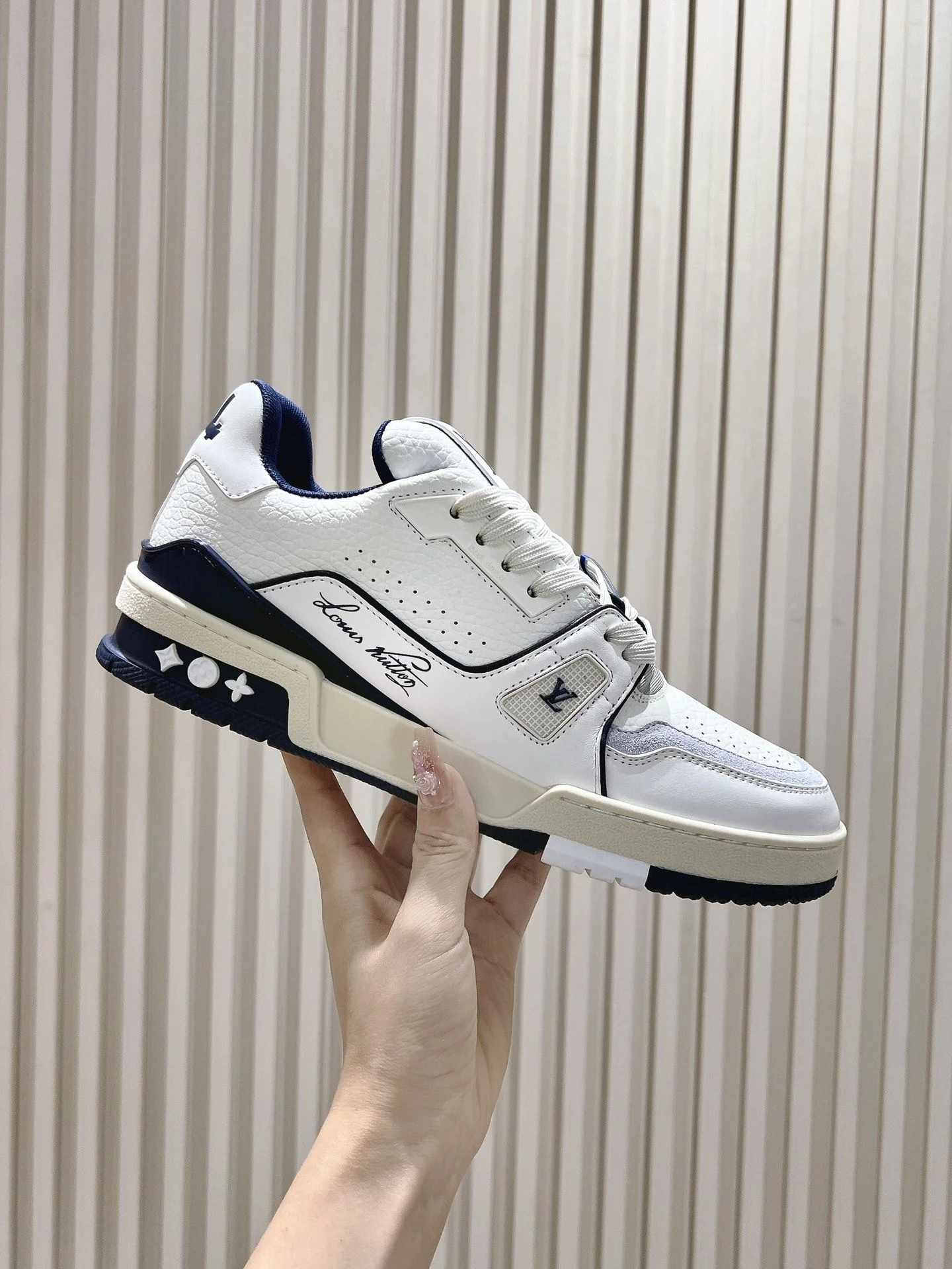 Trendsetting Louis Vuitton Trainer Sneaker 31435