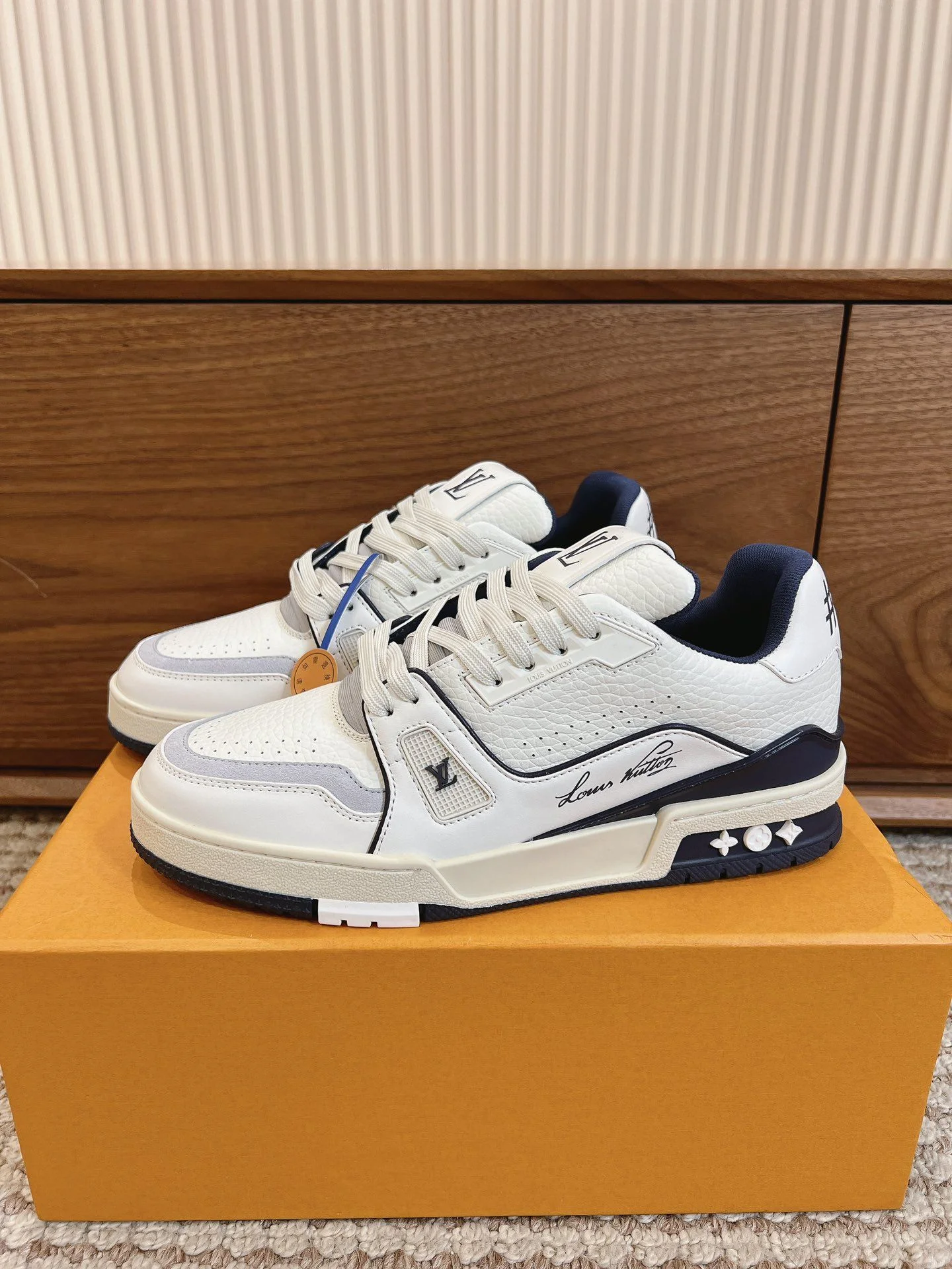 Trendsetting Louis Vuitton Trainer Sneaker 31435