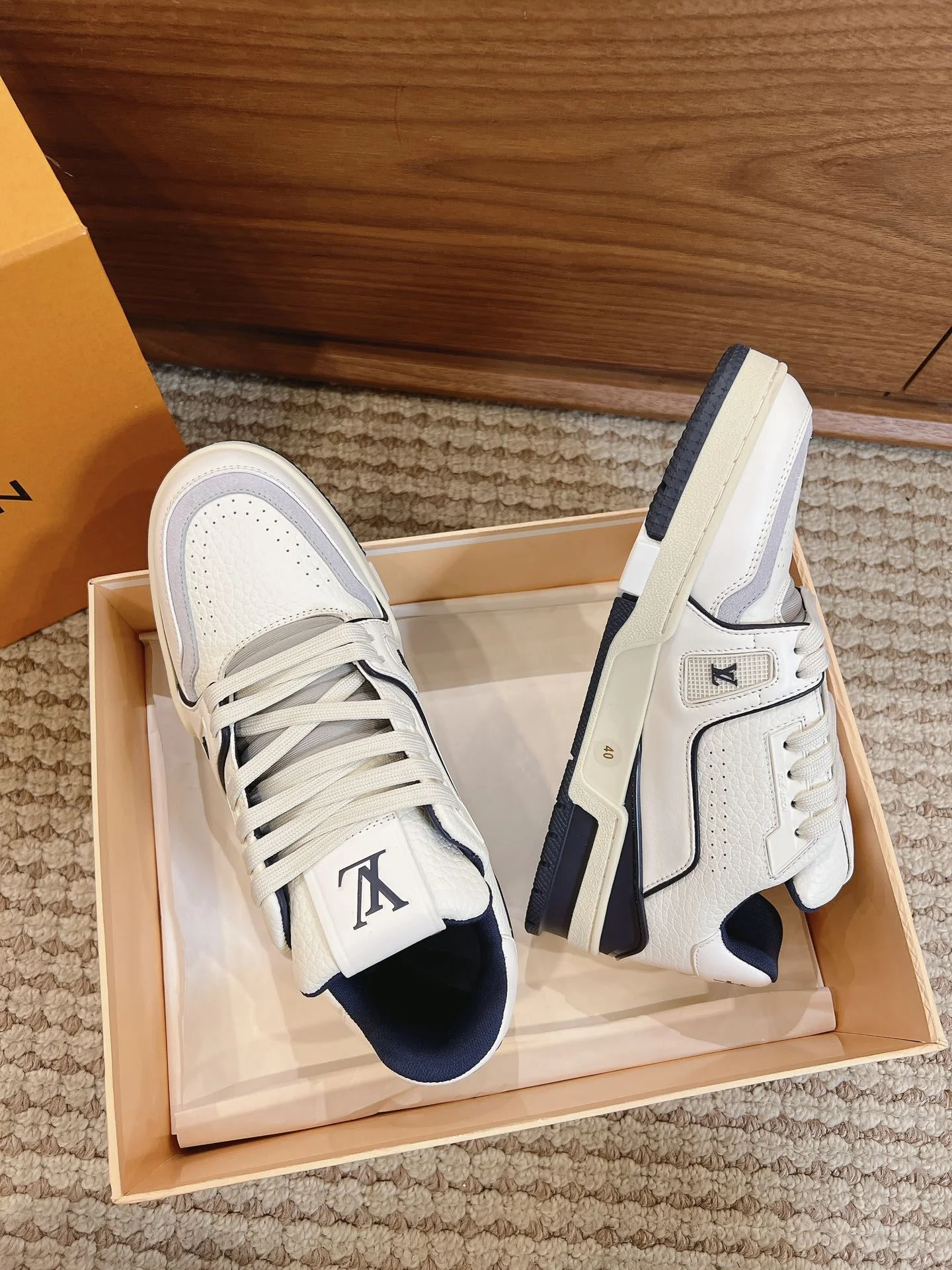 Trendsetting Louis Vuitton Trainer Sneaker 31435
