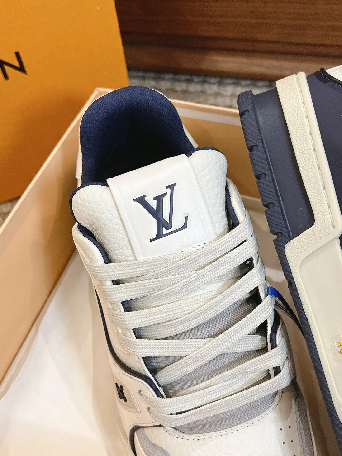 Trendsetting Louis Vuitton Trainer Sneaker 31435