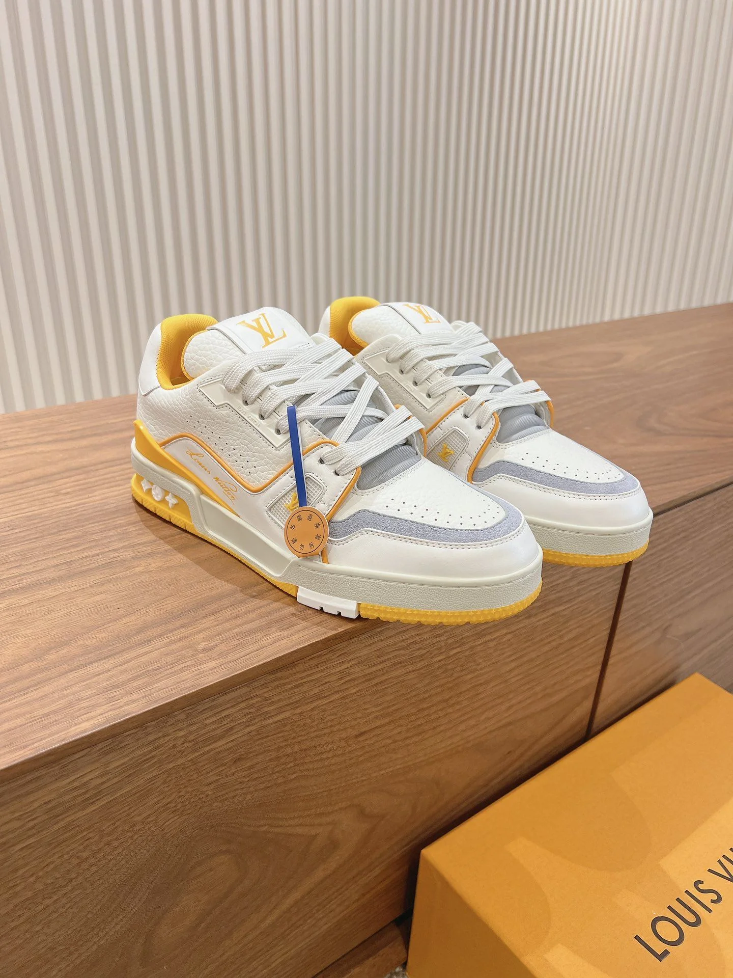 Refined Louis Vuitton Trainer Sneaker 31412