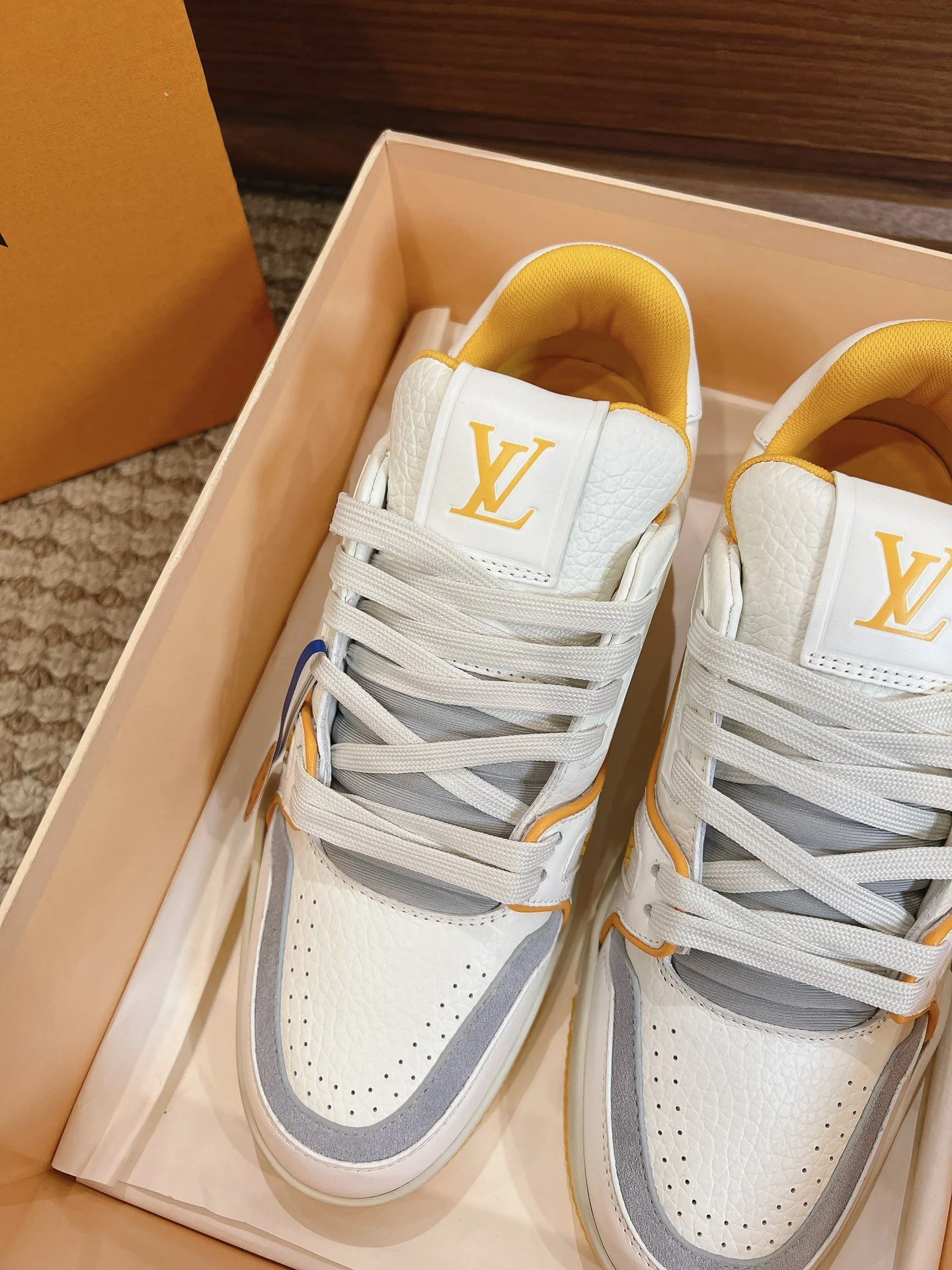 Refined Louis Vuitton Trainer Sneaker 31412