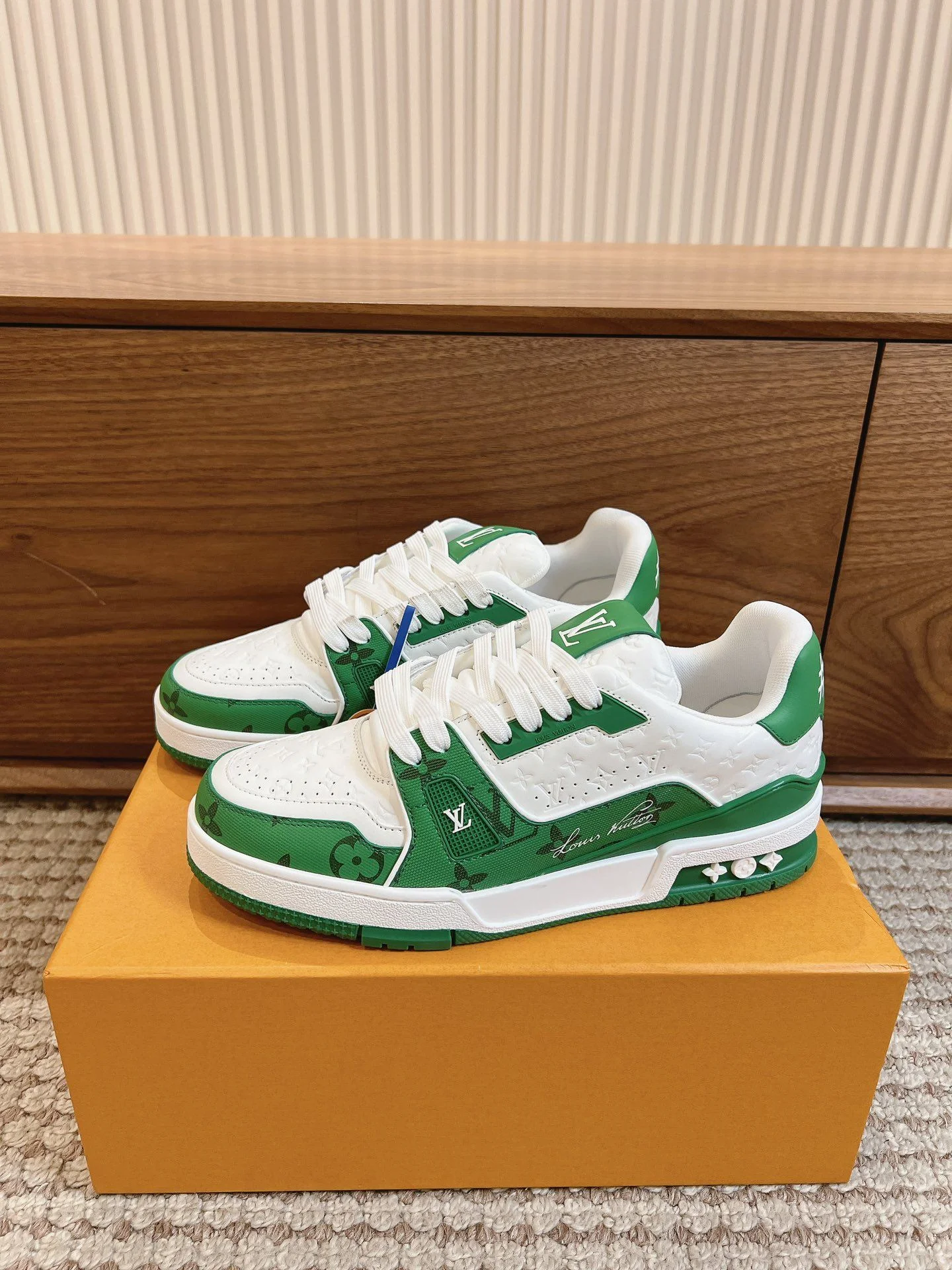 WellDesigned Louis Vuitton Trainer Sneaker 31403