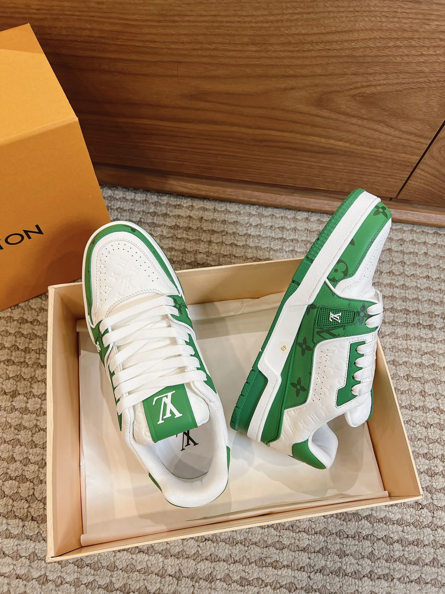 WellDesigned Louis Vuitton Trainer Sneaker 31403