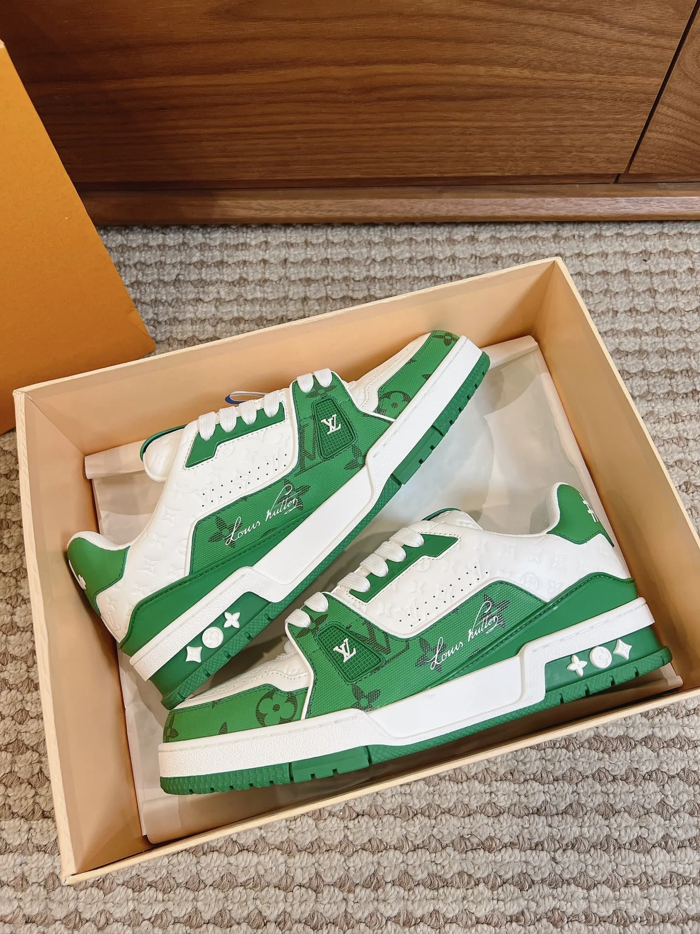 WellDesigned Louis Vuitton Trainer Sneaker 31403