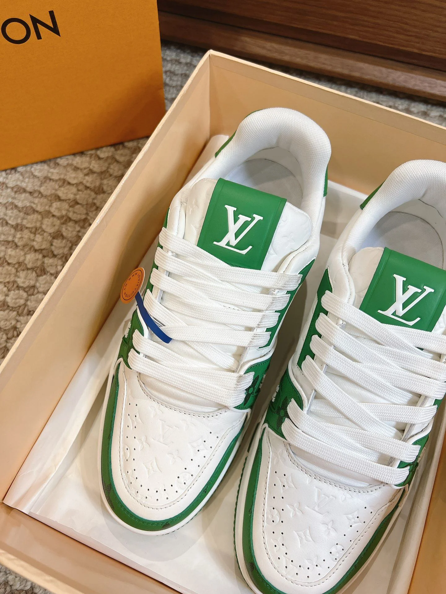 WellDesigned Louis Vuitton Trainer Sneaker 31403