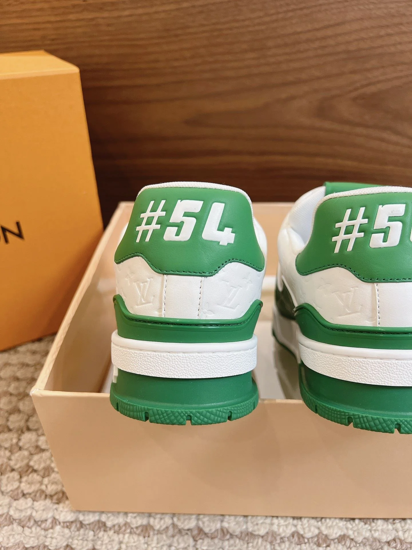 WellDesigned Louis Vuitton Trainer Sneaker 31403