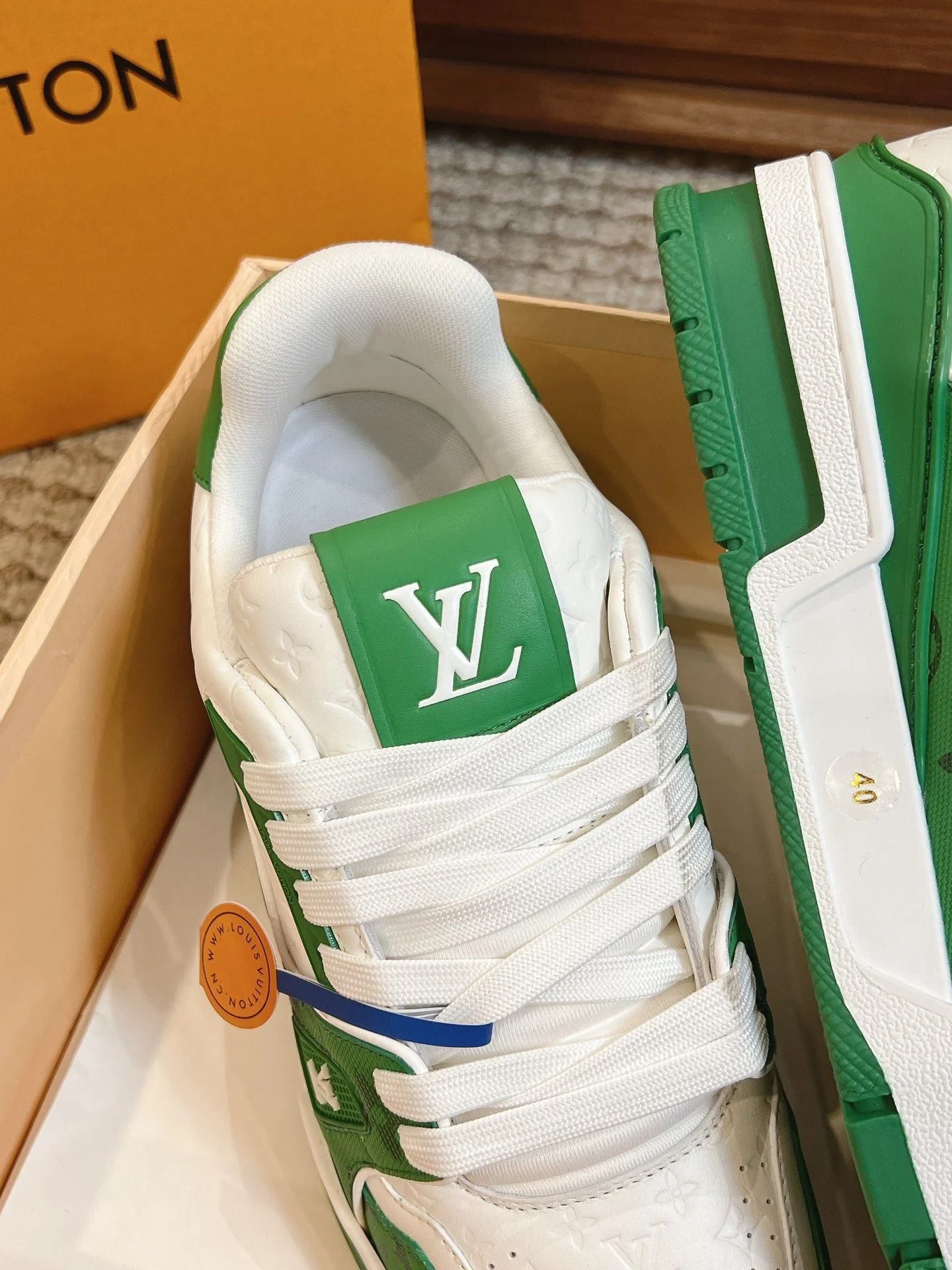 WellDesigned Louis Vuitton Trainer Sneaker 31403