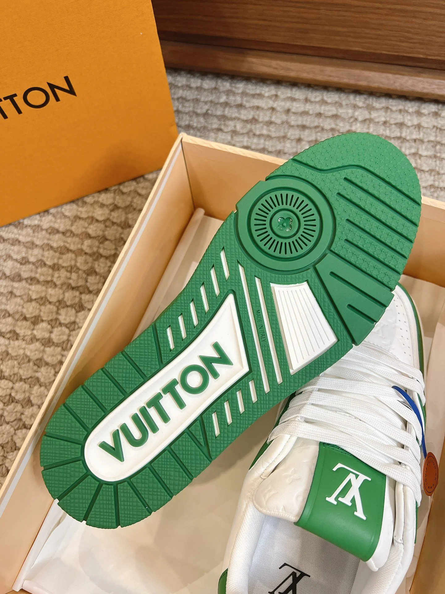 WellDesigned Louis Vuitton Trainer Sneaker 31403