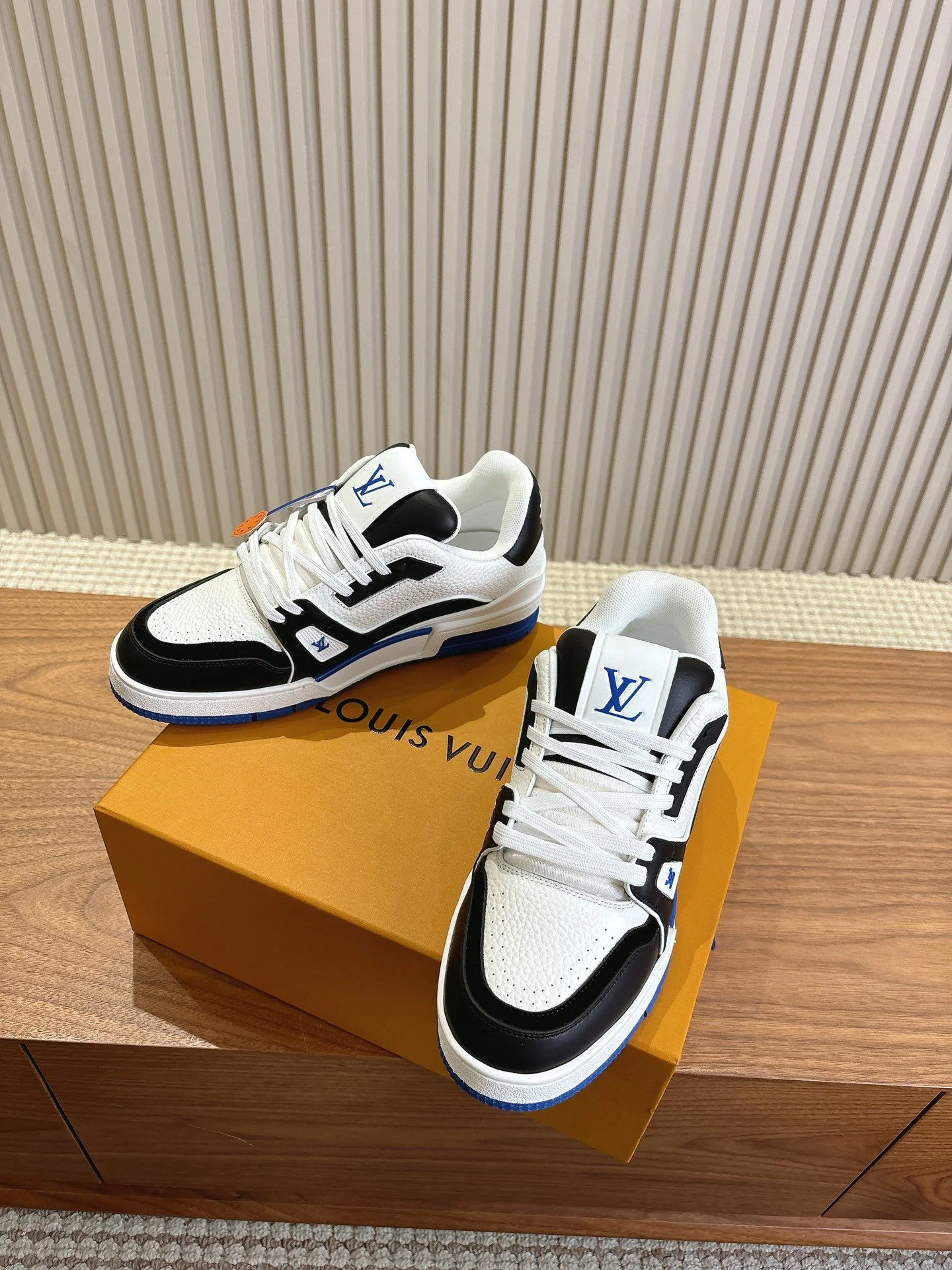 Louis Vuitton Trainer Sneaker Original 31421