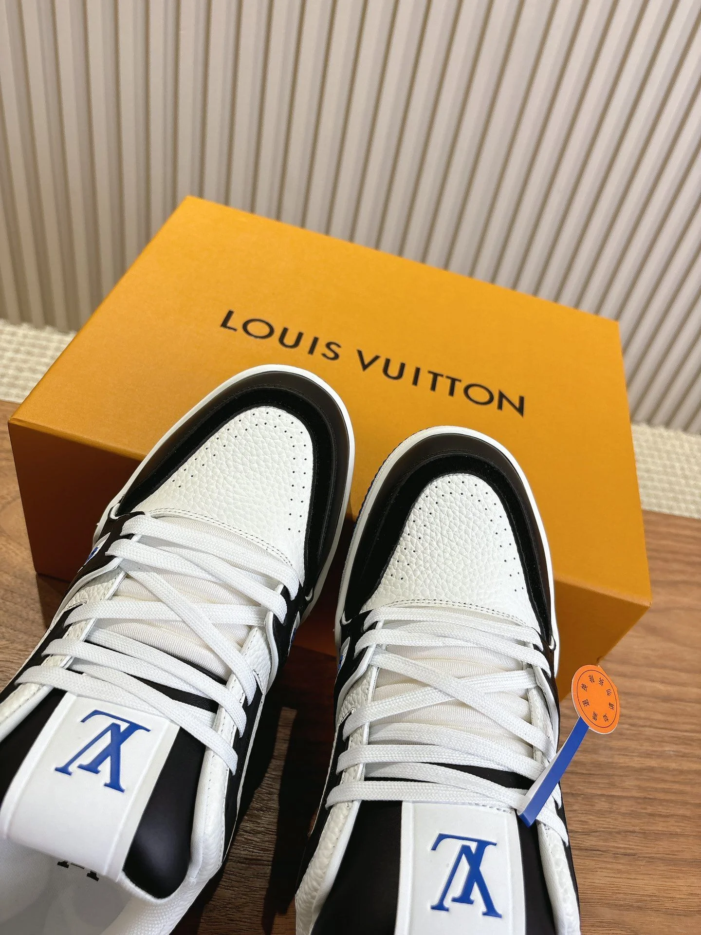 Louis Vuitton Trainer Sneaker Original 31421
