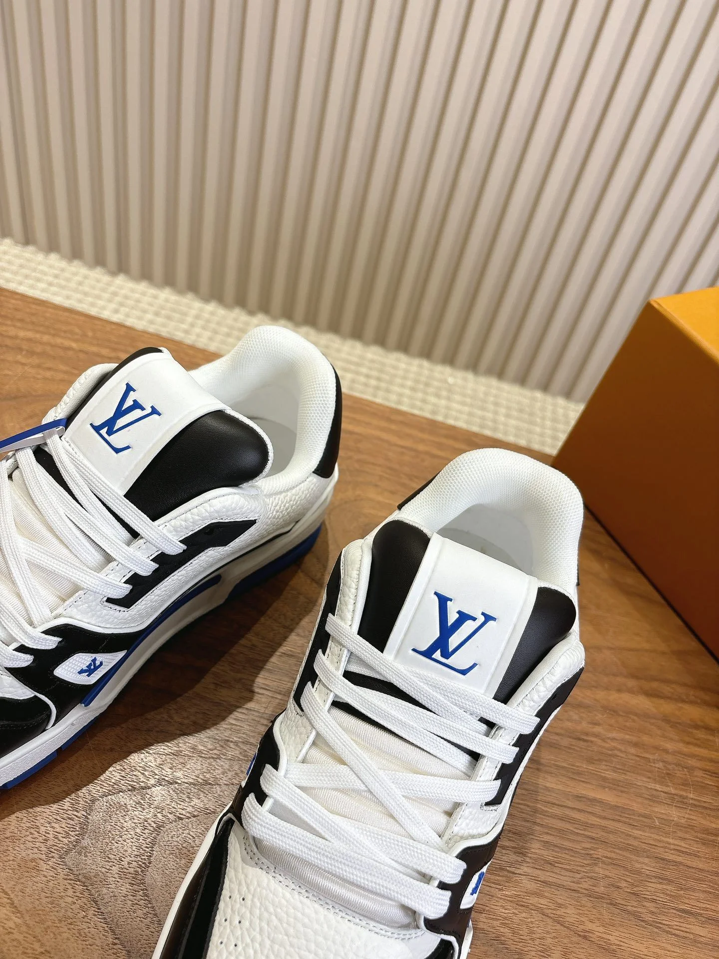 Louis Vuitton Trainer Sneaker Original 31421