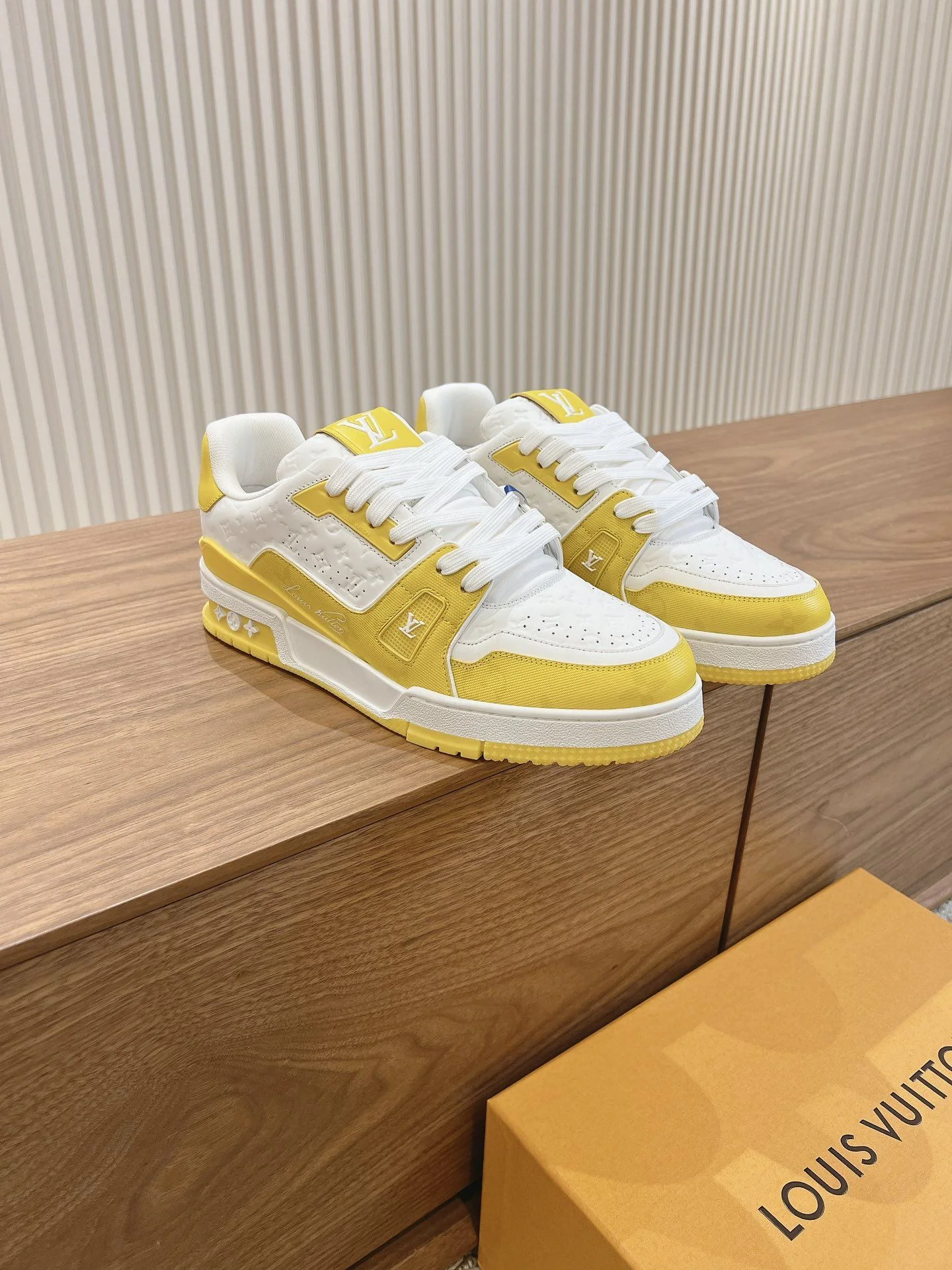 Louis Vuitton Trainer Sneaker ZipUp 31432