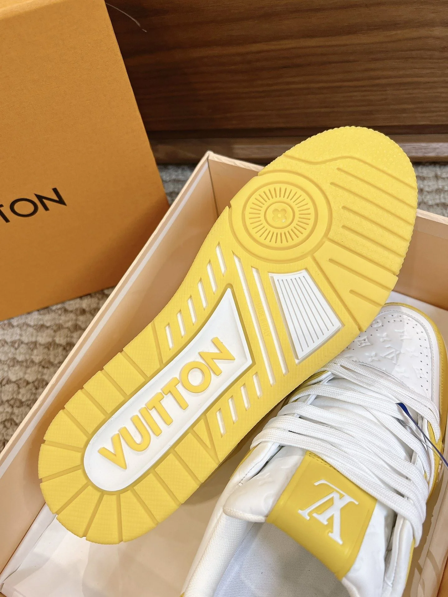 Louis Vuitton Trainer Sneaker ZipUp 31432