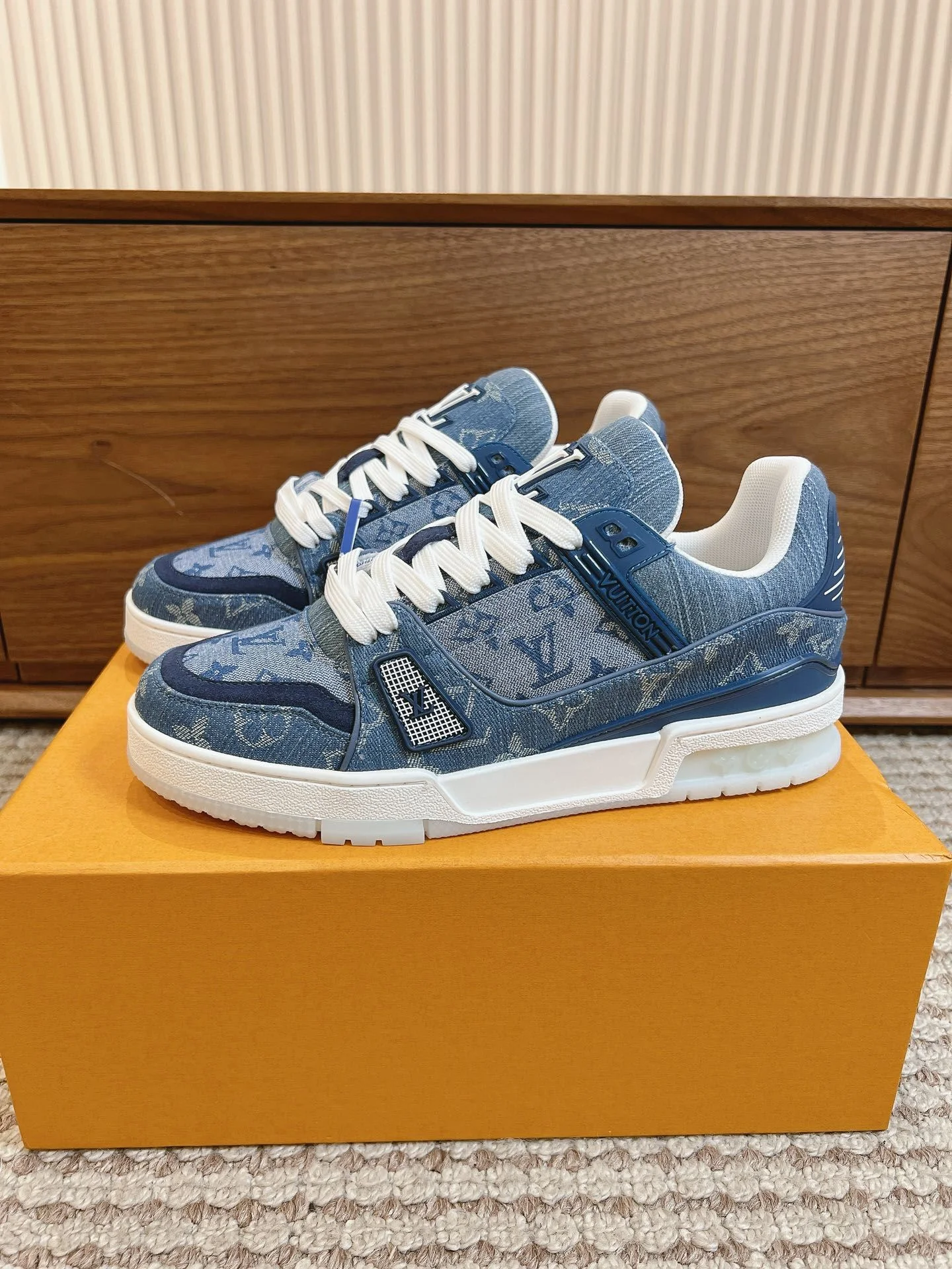 Louis Vuitton Trainer Sneaker ModernLook 31409